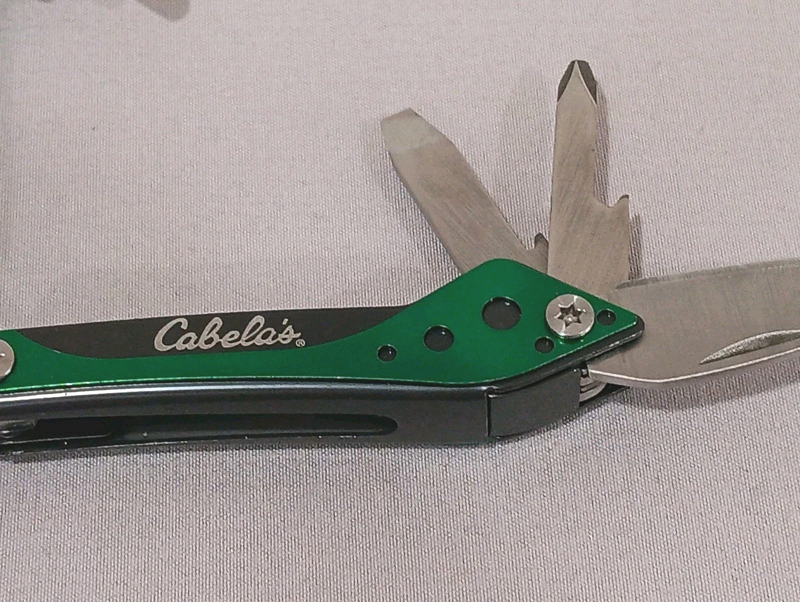 Cabela’s Multi-Tool 7-in-1 Pocket Knife Folding Pliers Stainless Green Camping