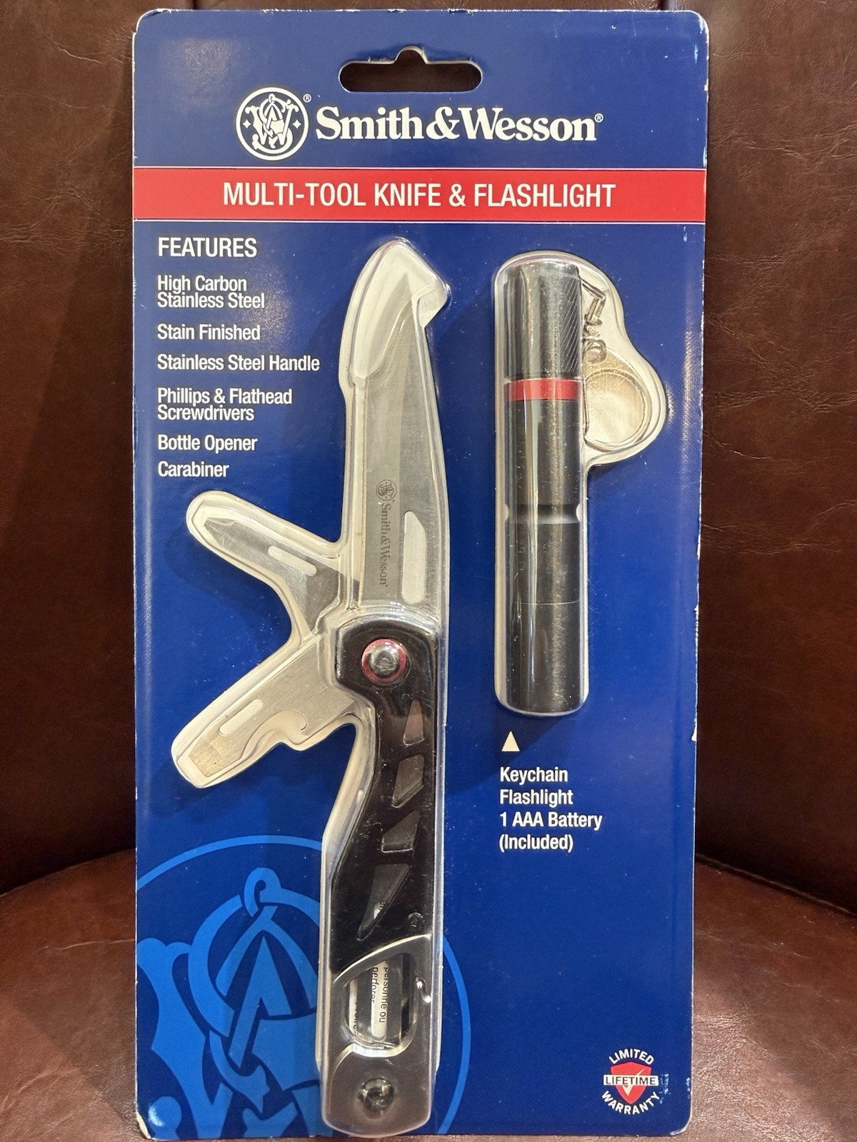 Smith & Wesson COMBO Multi Tool/Flashlight Integrated Essentials AAA Batteries