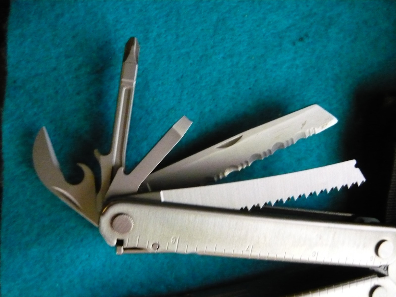 ***Leatherman Core Multitool New With MOLLY Sheath-0409 DATE***