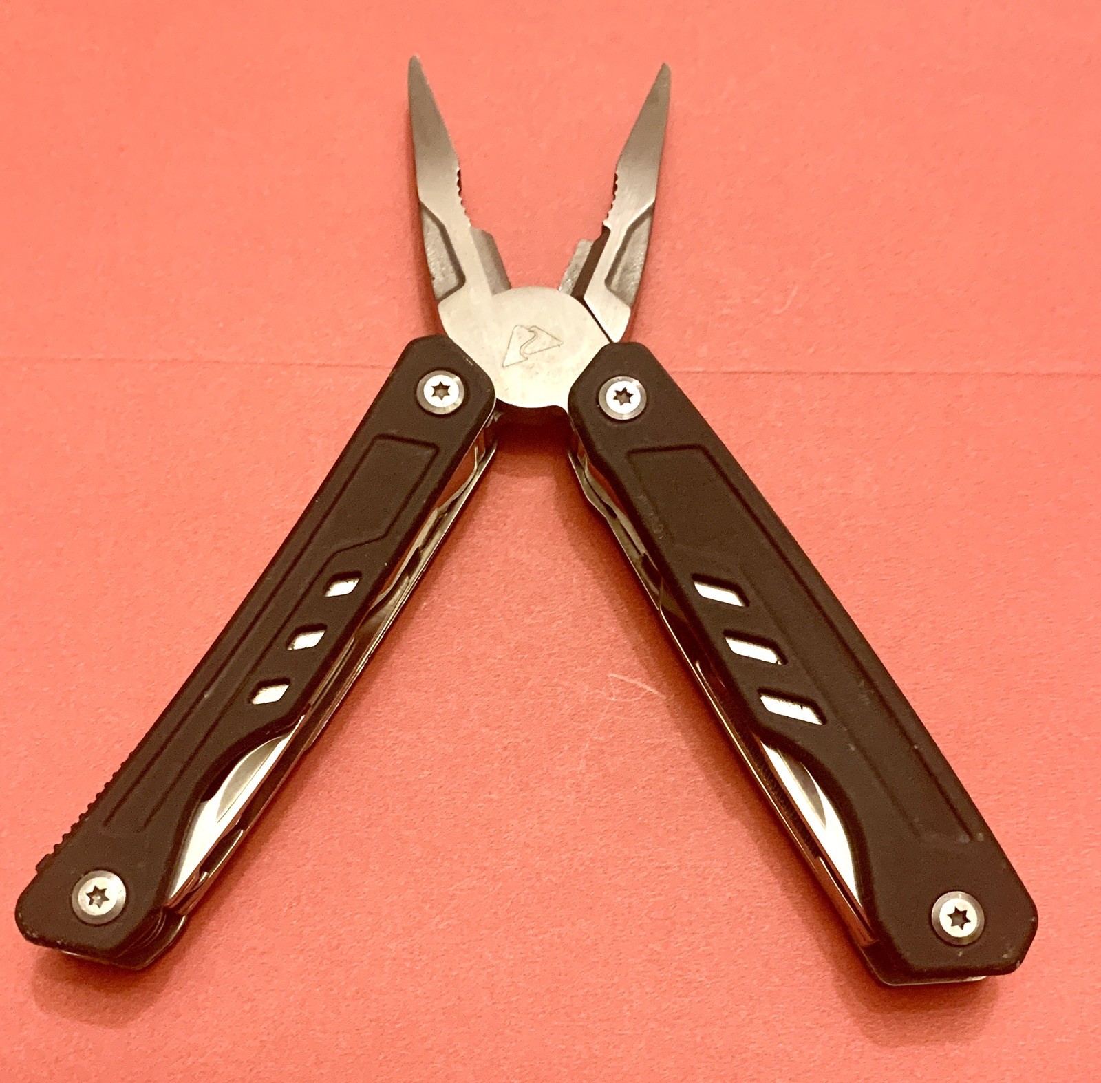 HIGH SIERRA 14-IN-1 MULTI-PLIERS TOOL RUBBER COATED COMPACT CARRIED NOT USED