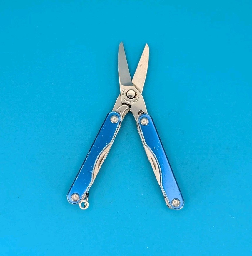 Leatherman Squirt S4 Multi-Tool, Key Ring, Retired, BLUE!