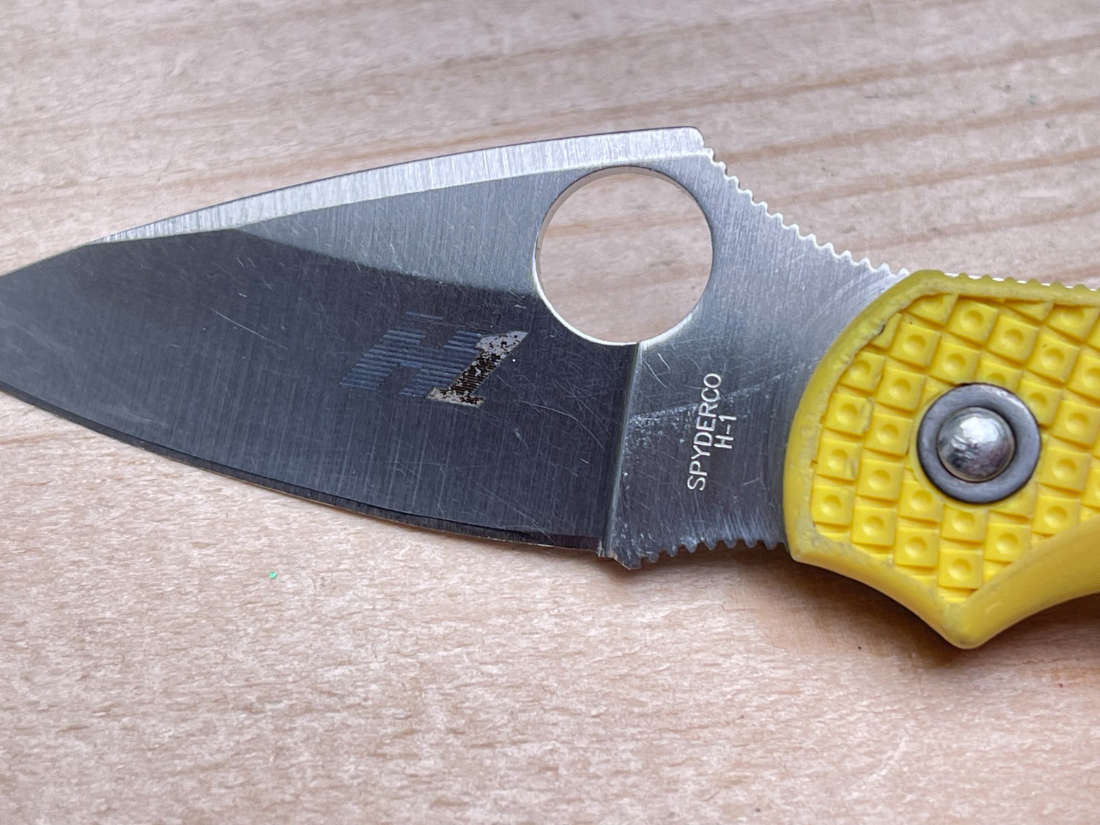 Spyderco Dragonfly Salt H1 Yellow Plain Edge Blade Folding Pocket Knife