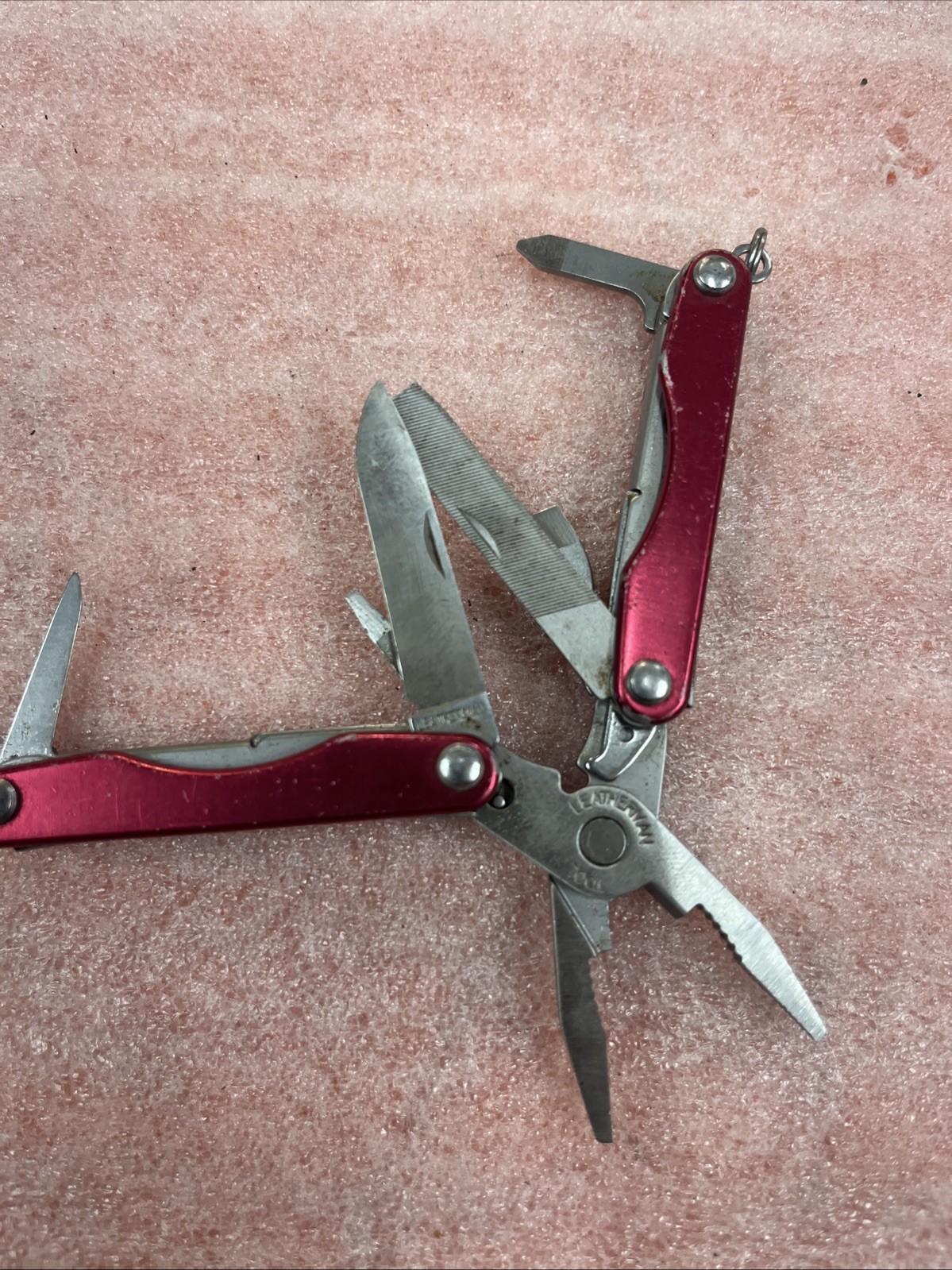 Leatherman Squirt P4 Multi-Tool Key Ring Red Pliers Knife File