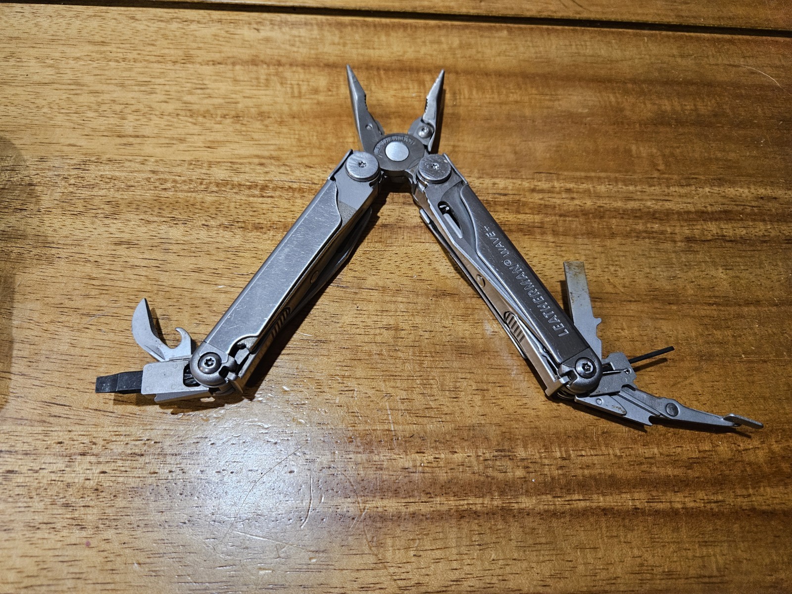 Leatherman Wave Plus + Multi-Tool! FAST SHIPPING! SILVER WITH SHEATH!