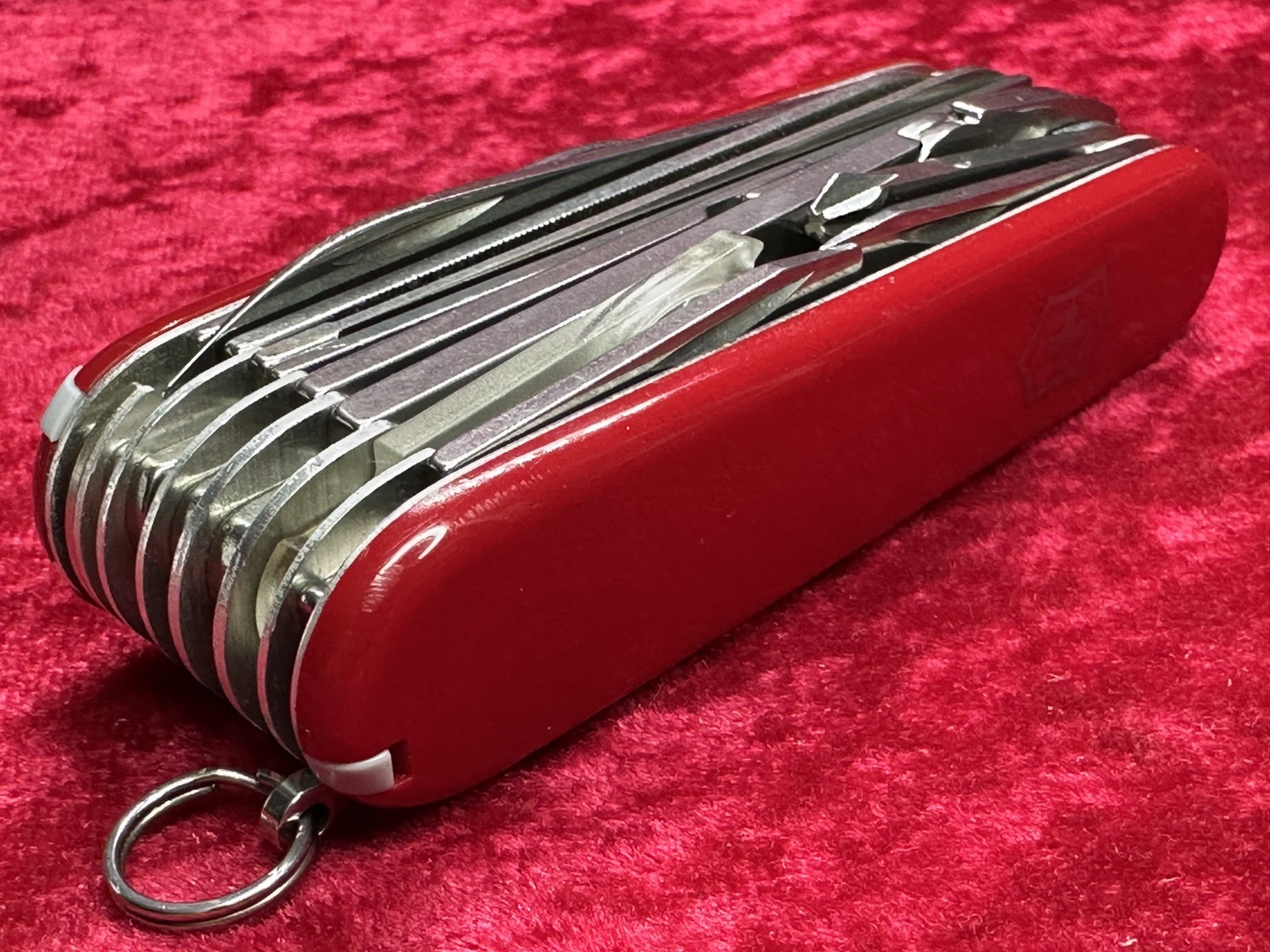 Victorinox SwissChamp Red Swiss Army Knife 91mm 33 Function 22 Tool 8 Layer($55)