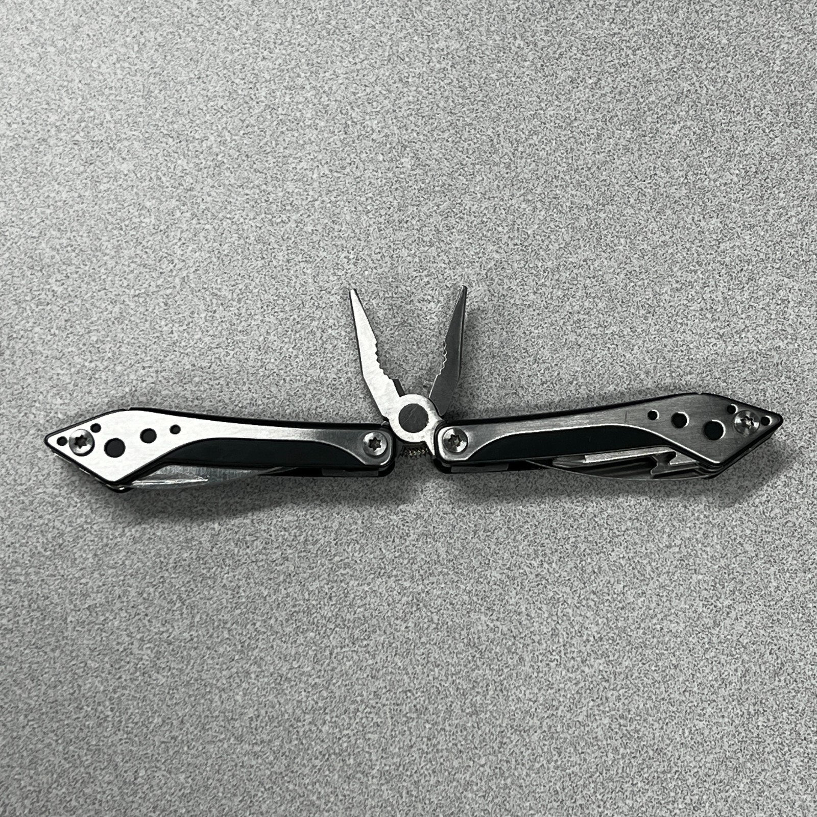 Cabelas 7 in 1 Pocket Knife Multi Tool Pliers Screwdriver Scissor + Storage Case