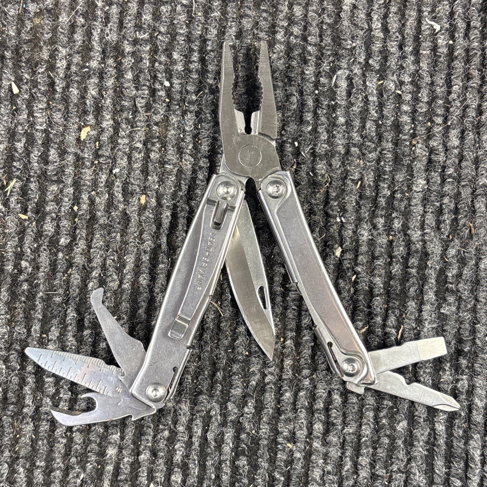 Leatherman Rev 3.8″ Multi-Tool, Stainless! USED (040)