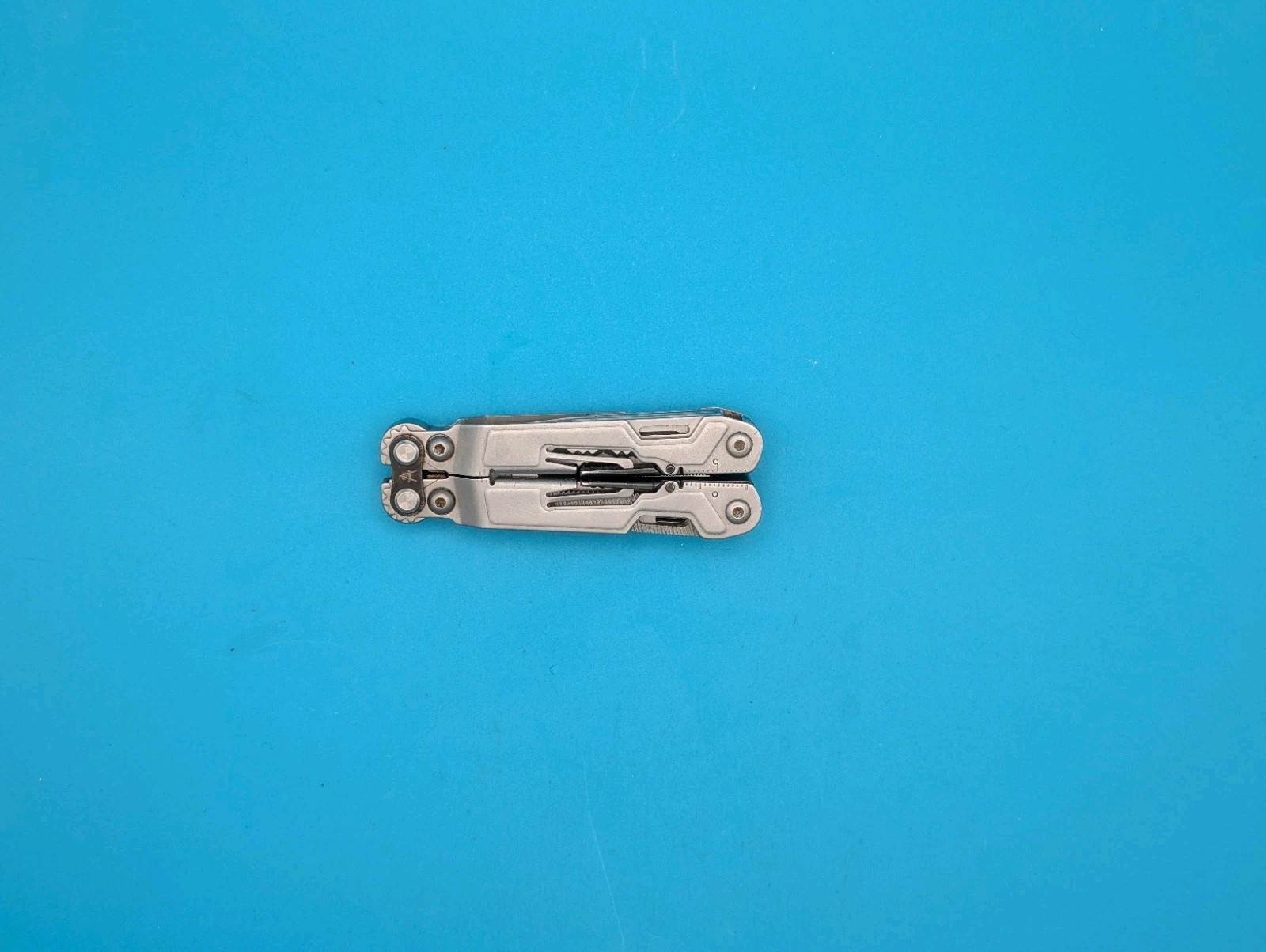 SOG PowerPint Tool Compact Lightweight Silver Multi-Tool!