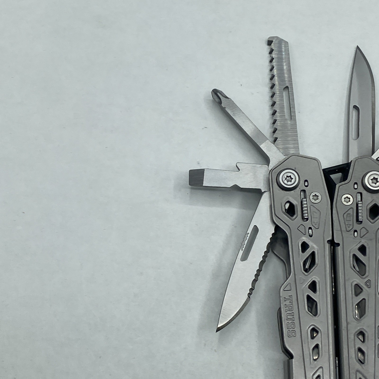 Gerber Truss Multi Tool with Sheath – Gray