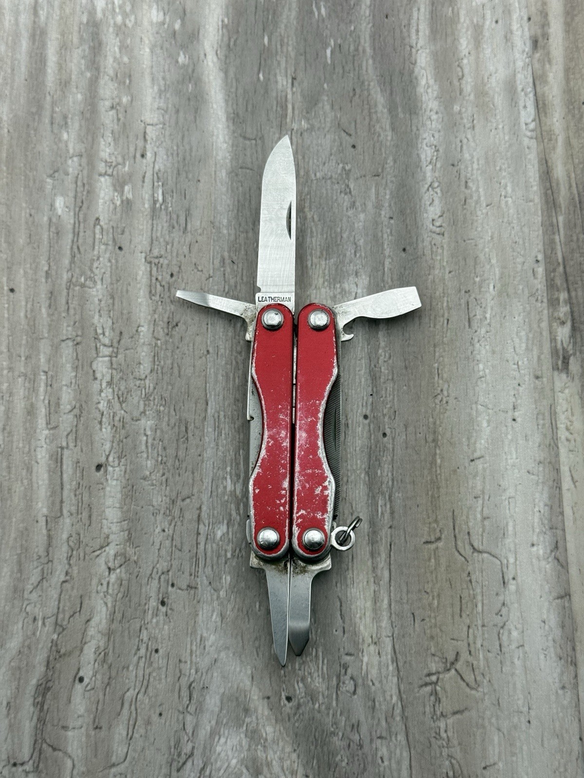 Leatherman Squirt P4 Keychain Multitool Pliers Red Aluminum
