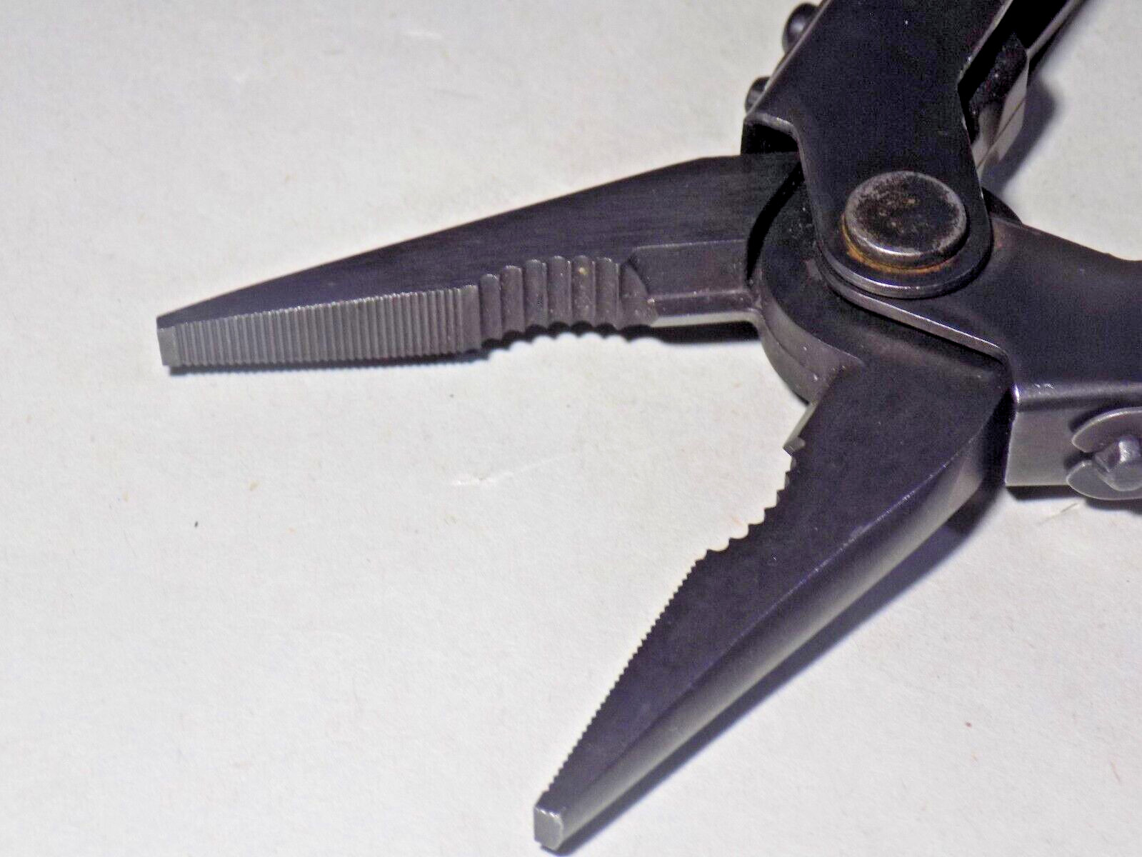 Nice Gerber USA 07400 Needlenose Multi-Tool -Black-9 Tools + Rule