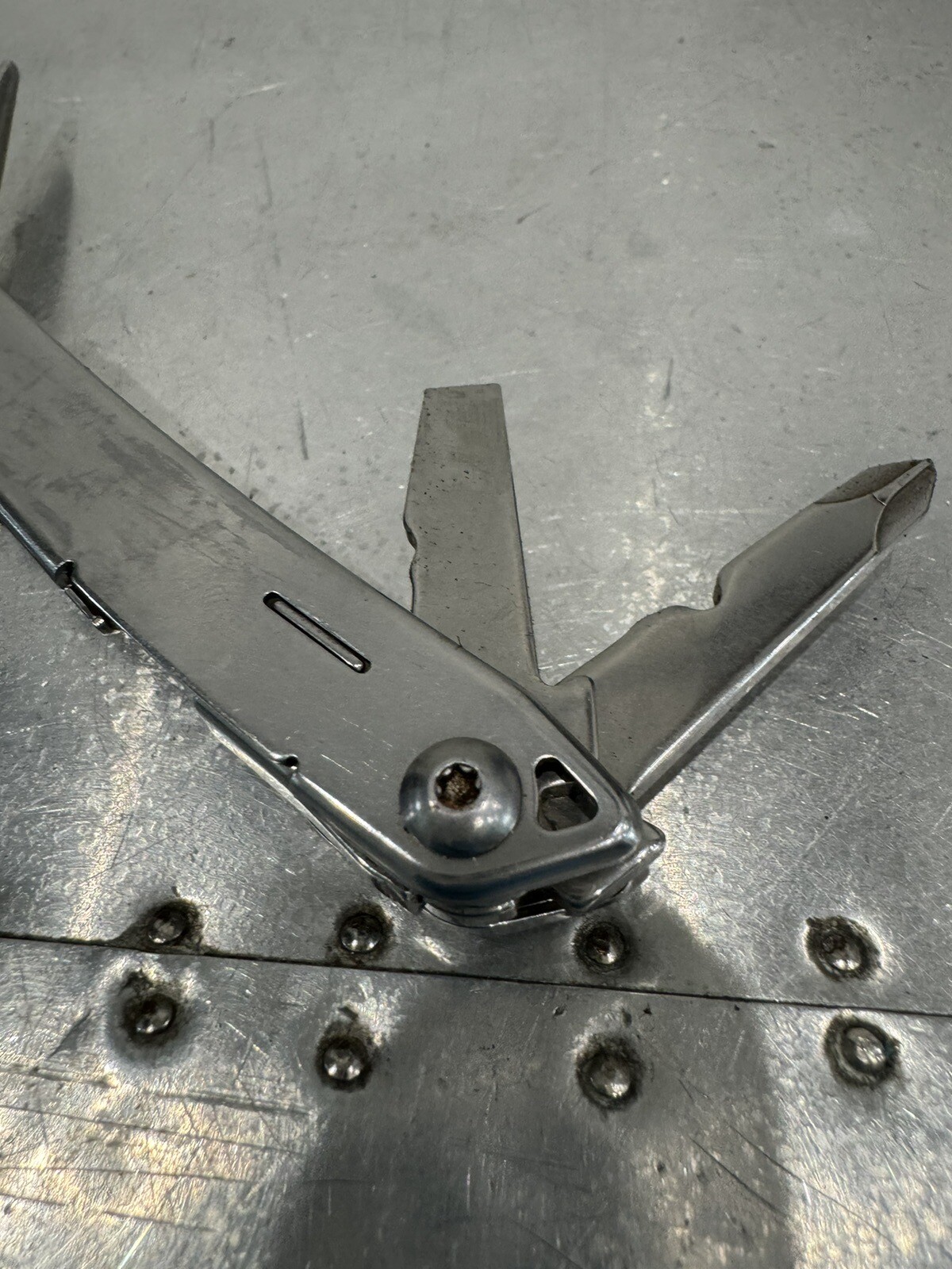 leatherman sidekick multi tool with belt clip