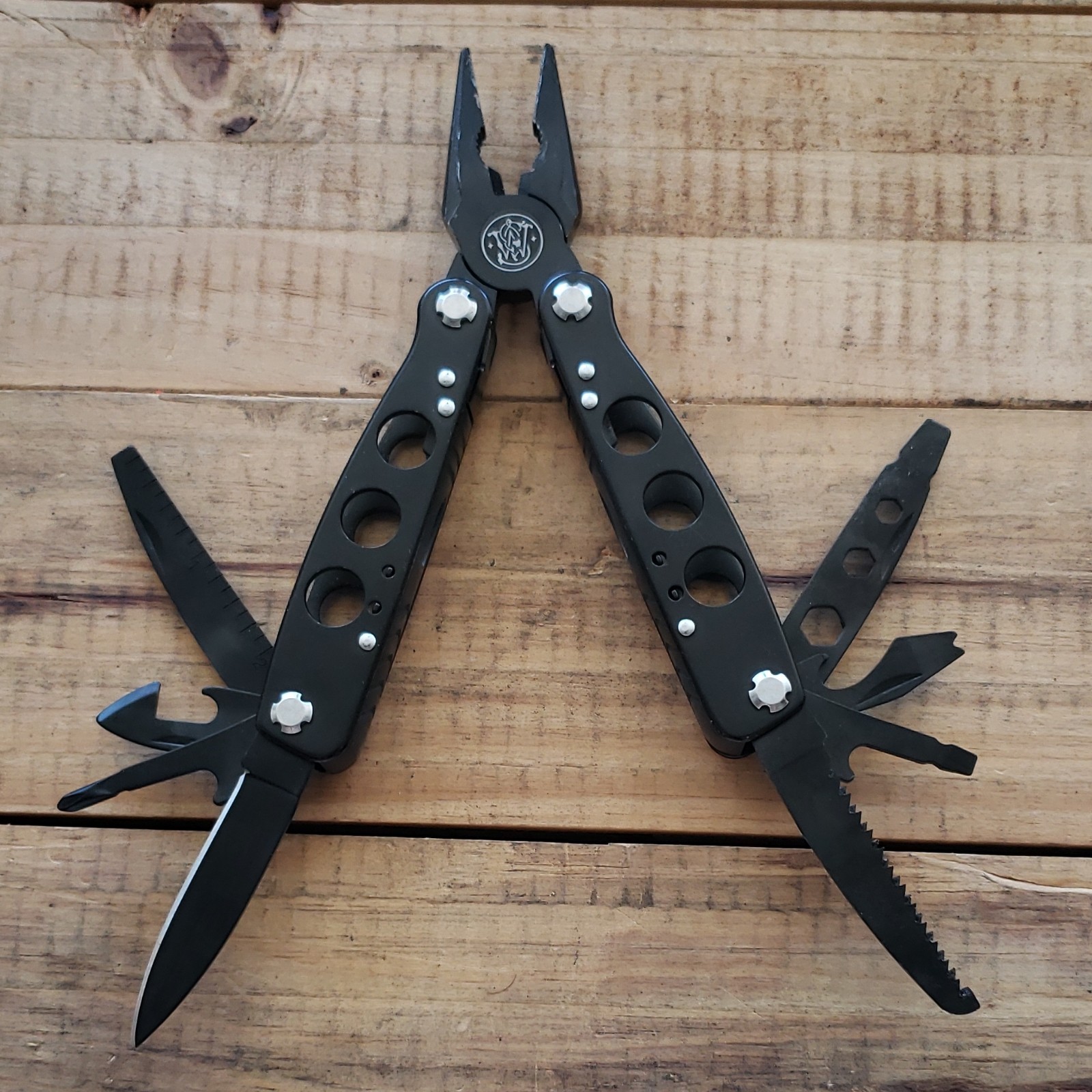 Smith & Wesson SW1010 13-in-1 Stainless Multi-Tool Pliers Knife Saw File