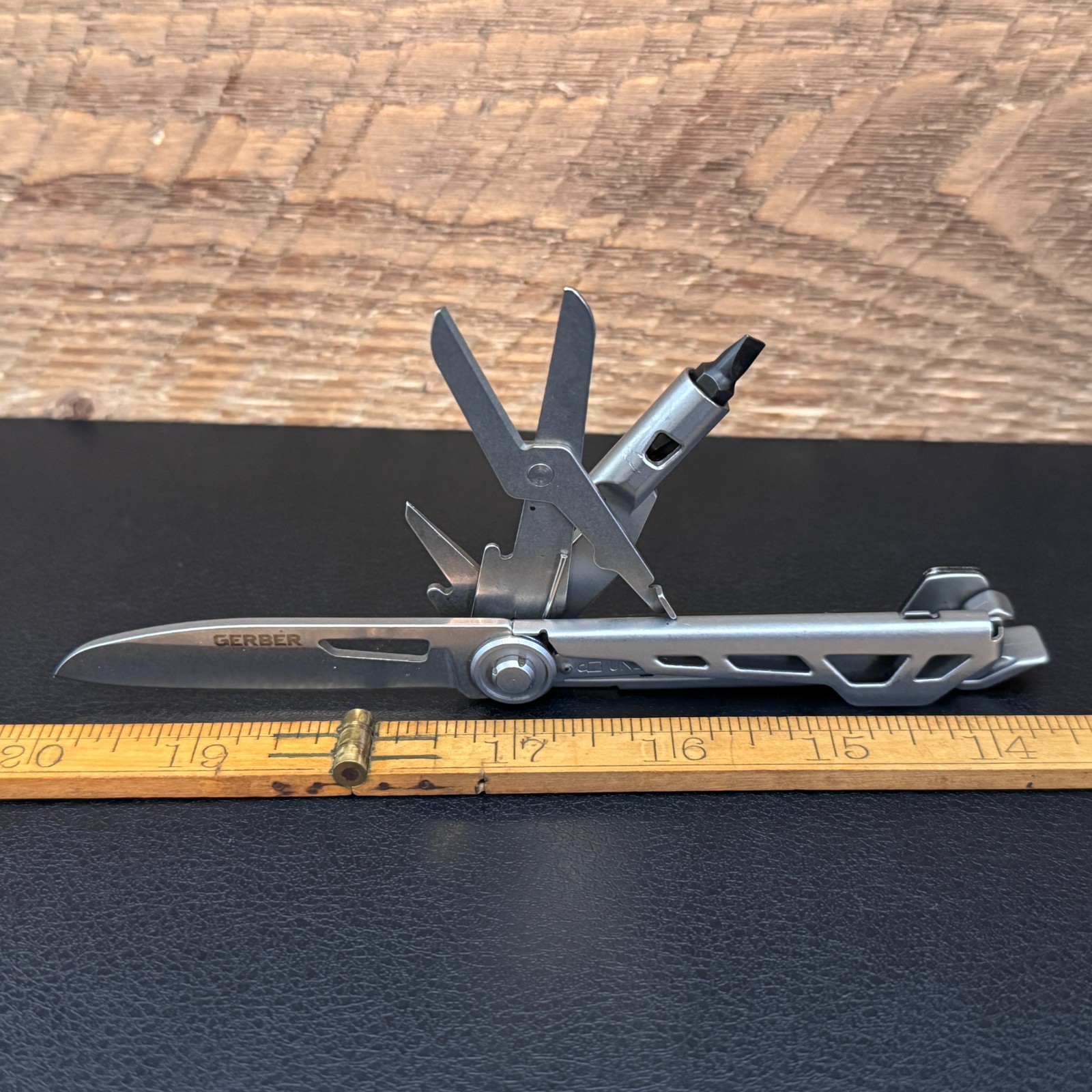GERBER Gear ARMBAR Drive 8-in-1 Pocket Knife Multi-Tool, Black/Silver 8970521A