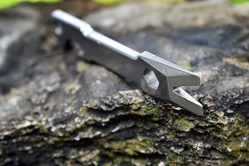 HotTitanium Alloy Pry Bar Crowbar Wrench Opener Keychain Outdoor Multi Tools EDC
