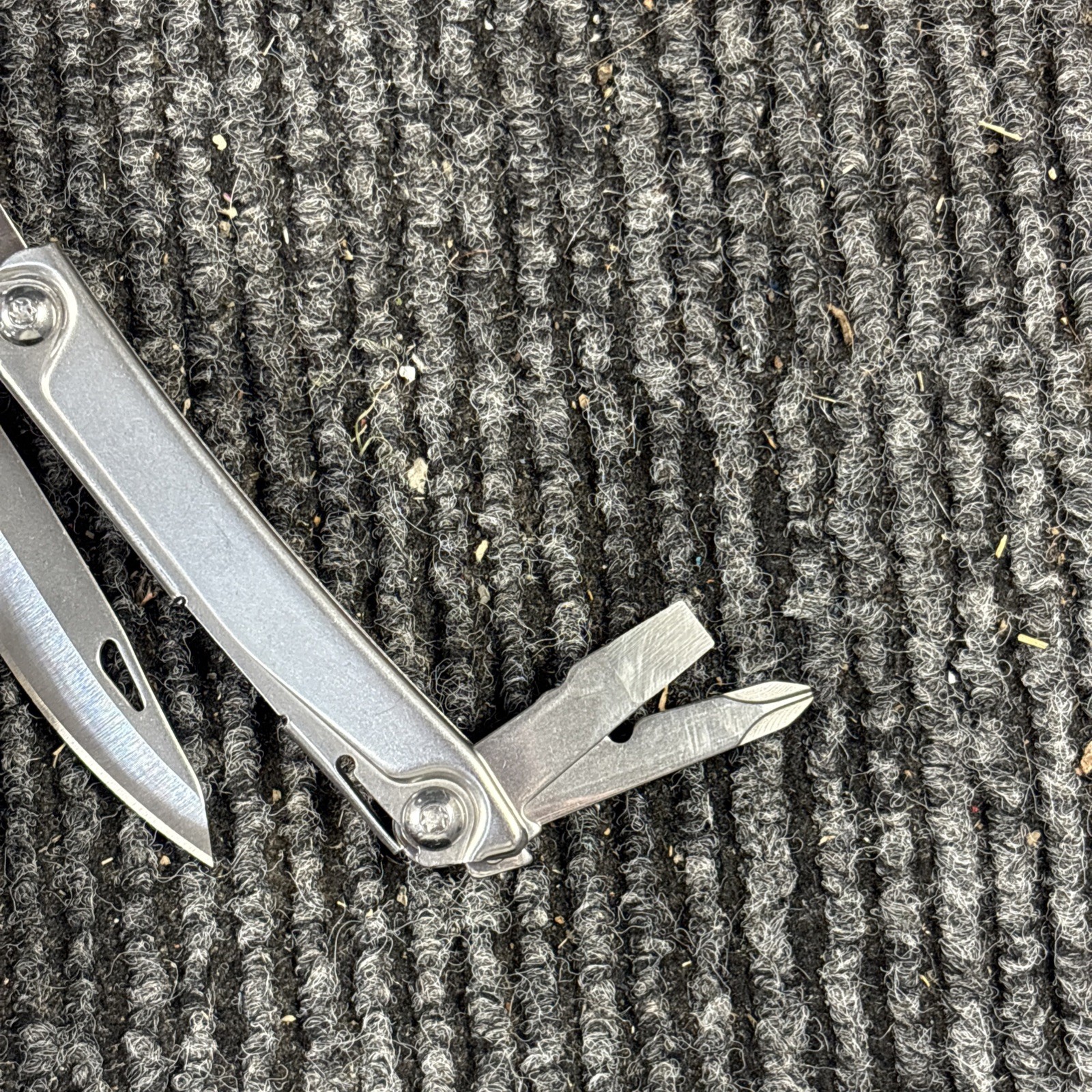 Leatherman Rev 3.8″ Multi-Tool, Stainless! USED (046)