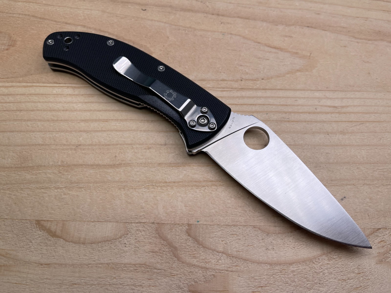 Spyderco Tenacious Folding Pocket Knife 8Cr13MoV Straight Edge Blade – Very Nice