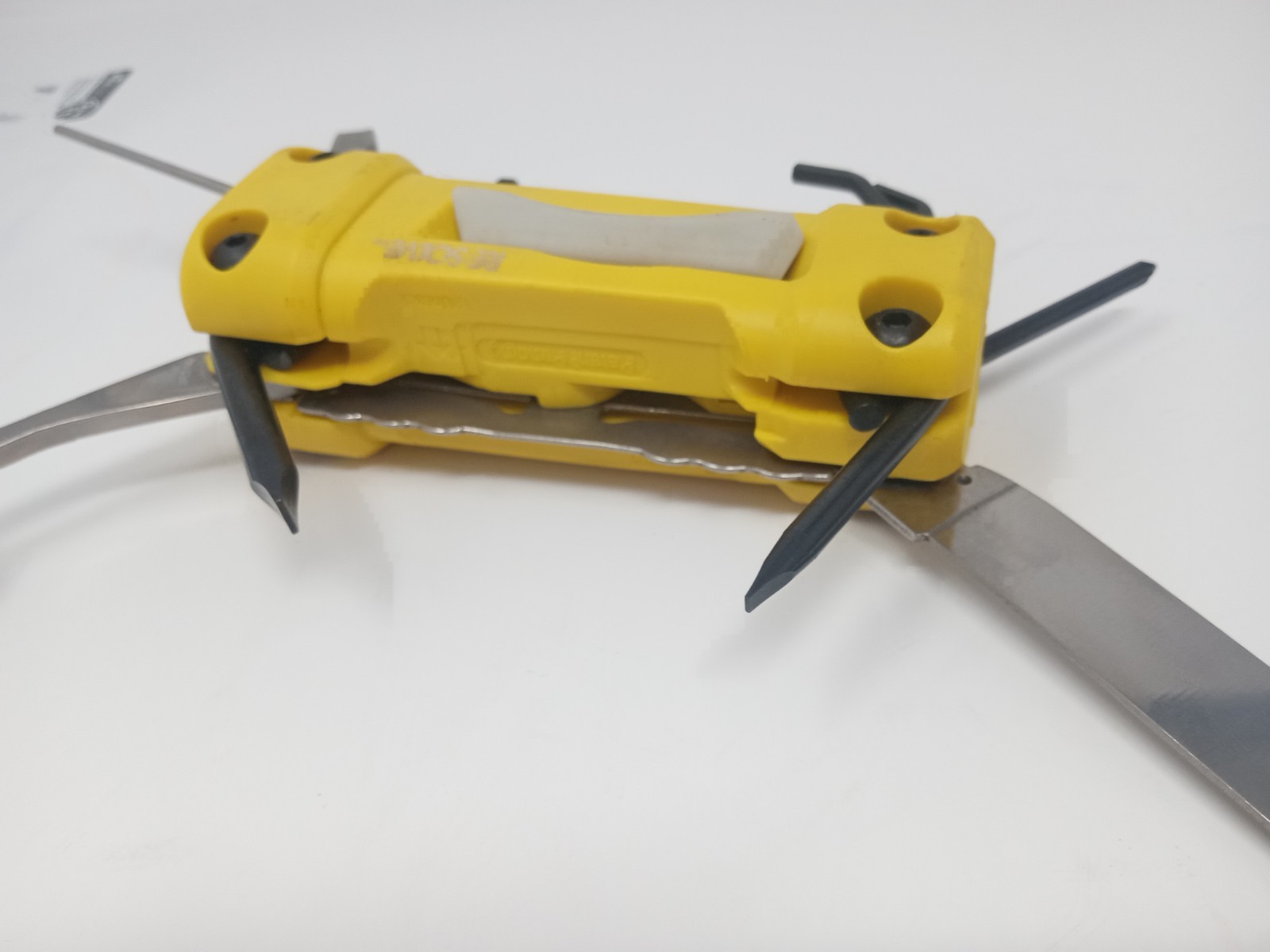 Multi Tool 11 Tools In One Screwdrivers Knives And More