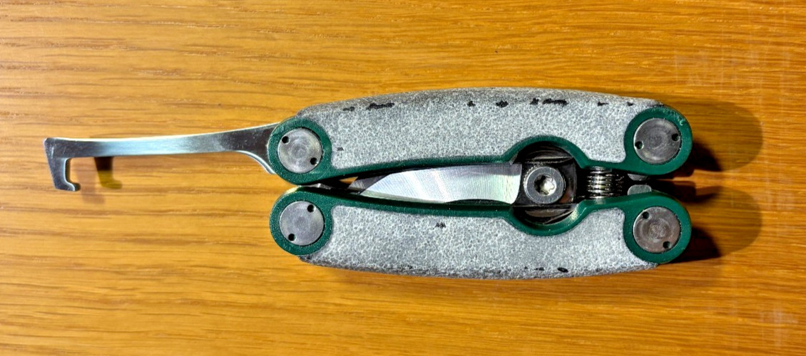 FLEXRAKE SURECUT Pocket Multi-Function Gardening Tool