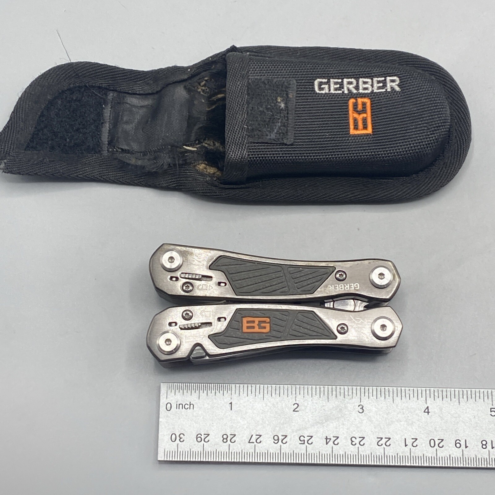 Gerber Bear Grylls Ultimate Multi tool with Sheath – Gray