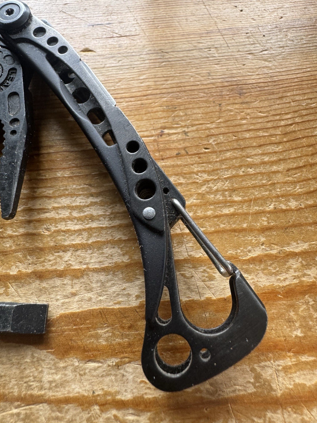 TOPO Leatherman SKELETOOL Multi Tool SERATED Knife-Pliers etc Collector Model