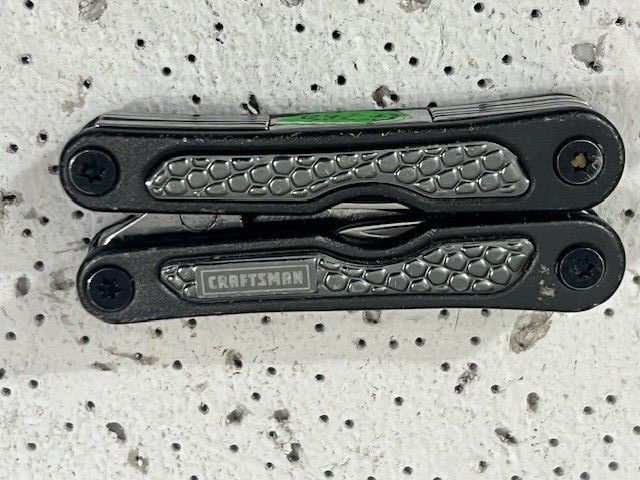 Craftsman 10-in-1 Multi Tools Black Pliers EDC —