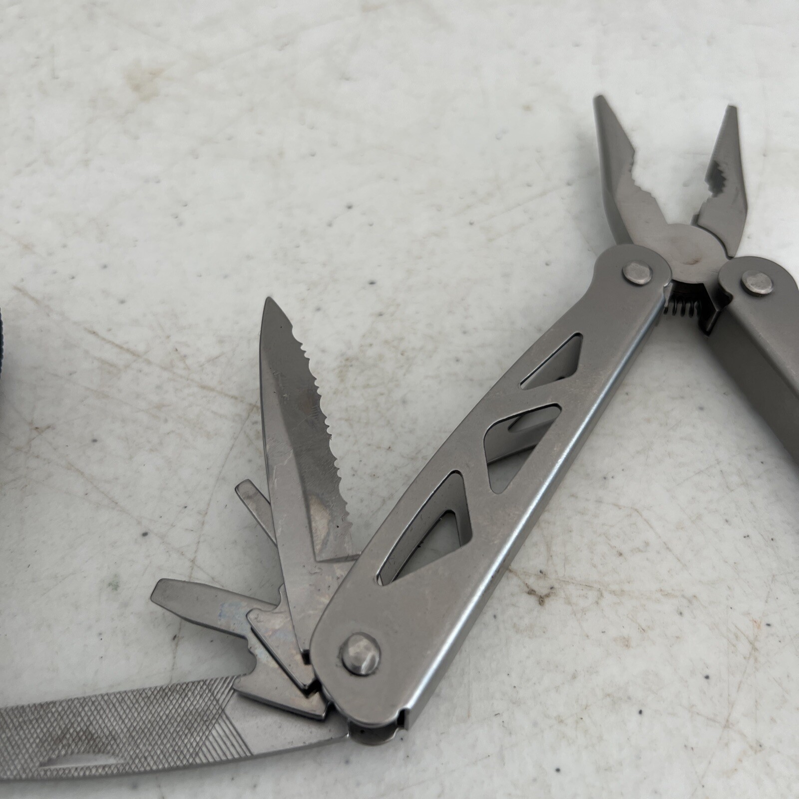 Sheffield 12-IN-1 MULTI TOOL – Pliers, Screwdriver, Knife & More