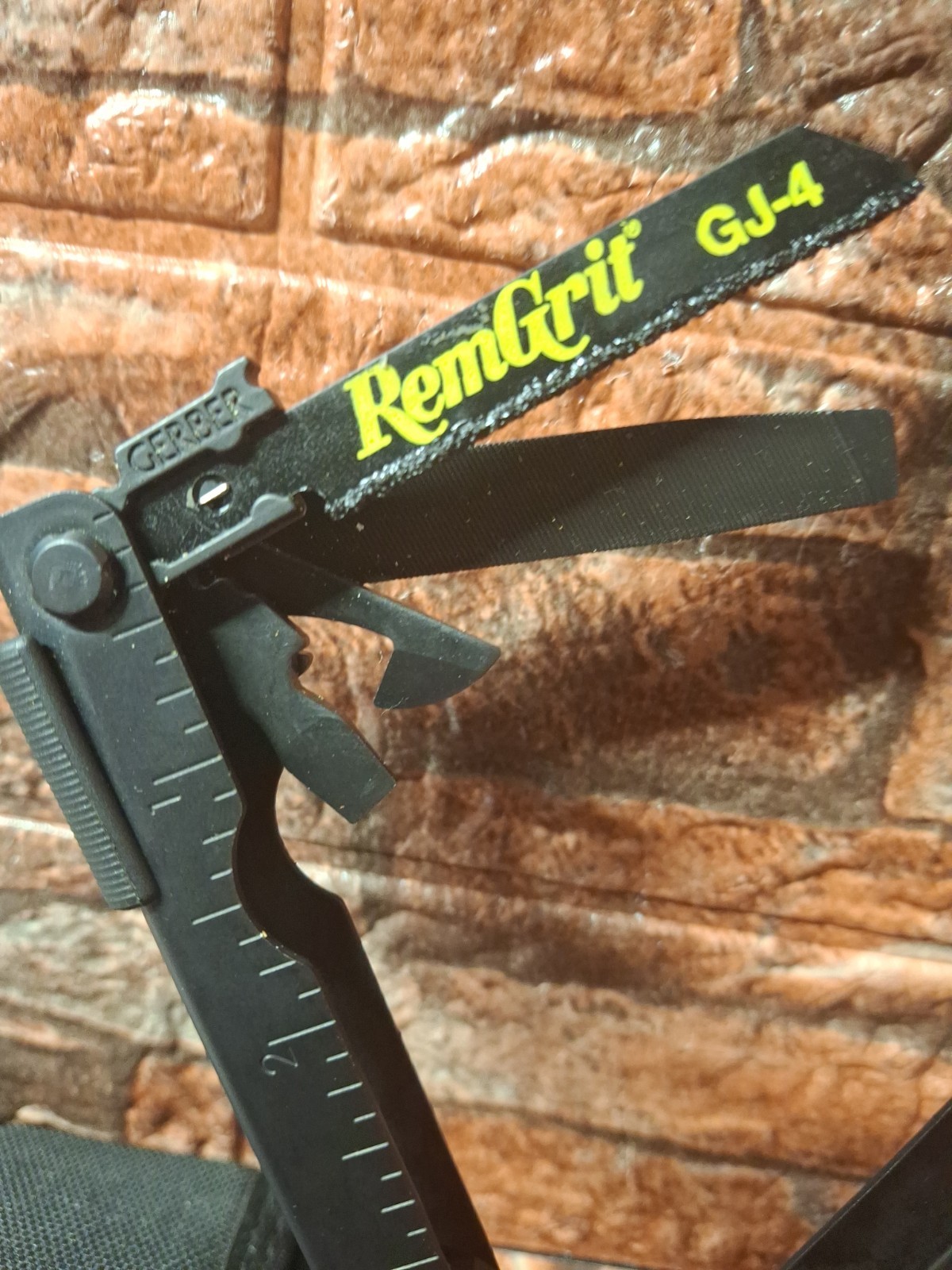 GERBER DET Needle Nose Multi-Plier MP600 Black w/RemGrit Explosive Punch Crimper