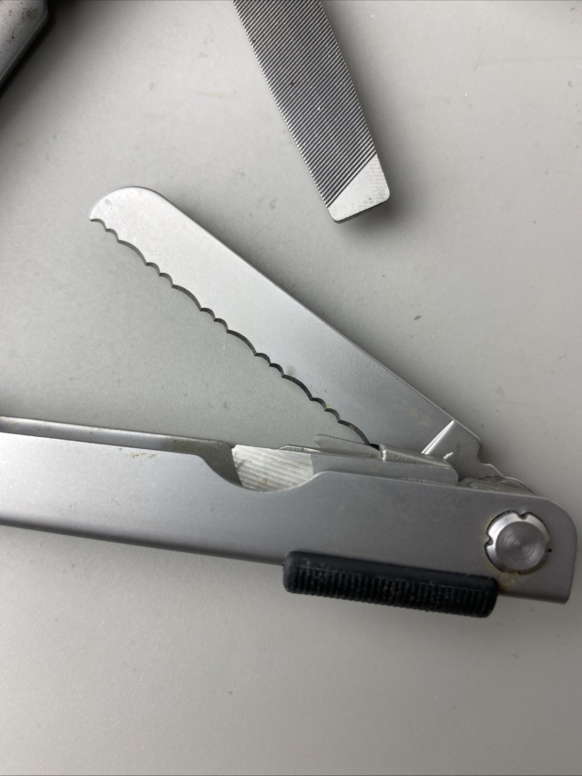Gerber MP600 Stainless Steel Multi-Tool Needle Nose Pliers w/ Leather Sheath