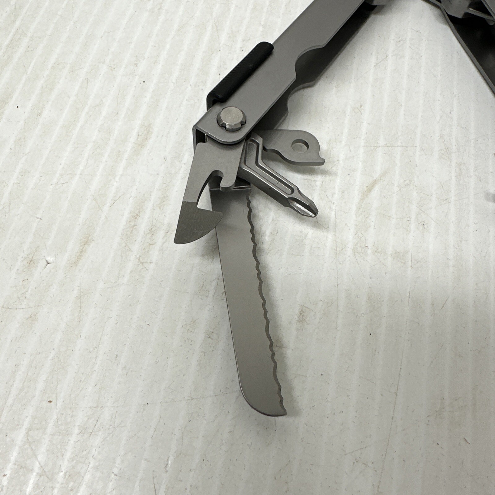 Gerber MP600 Multitool Multi-Plier w/ Sheath Silver Pliers Knife Drivers USA