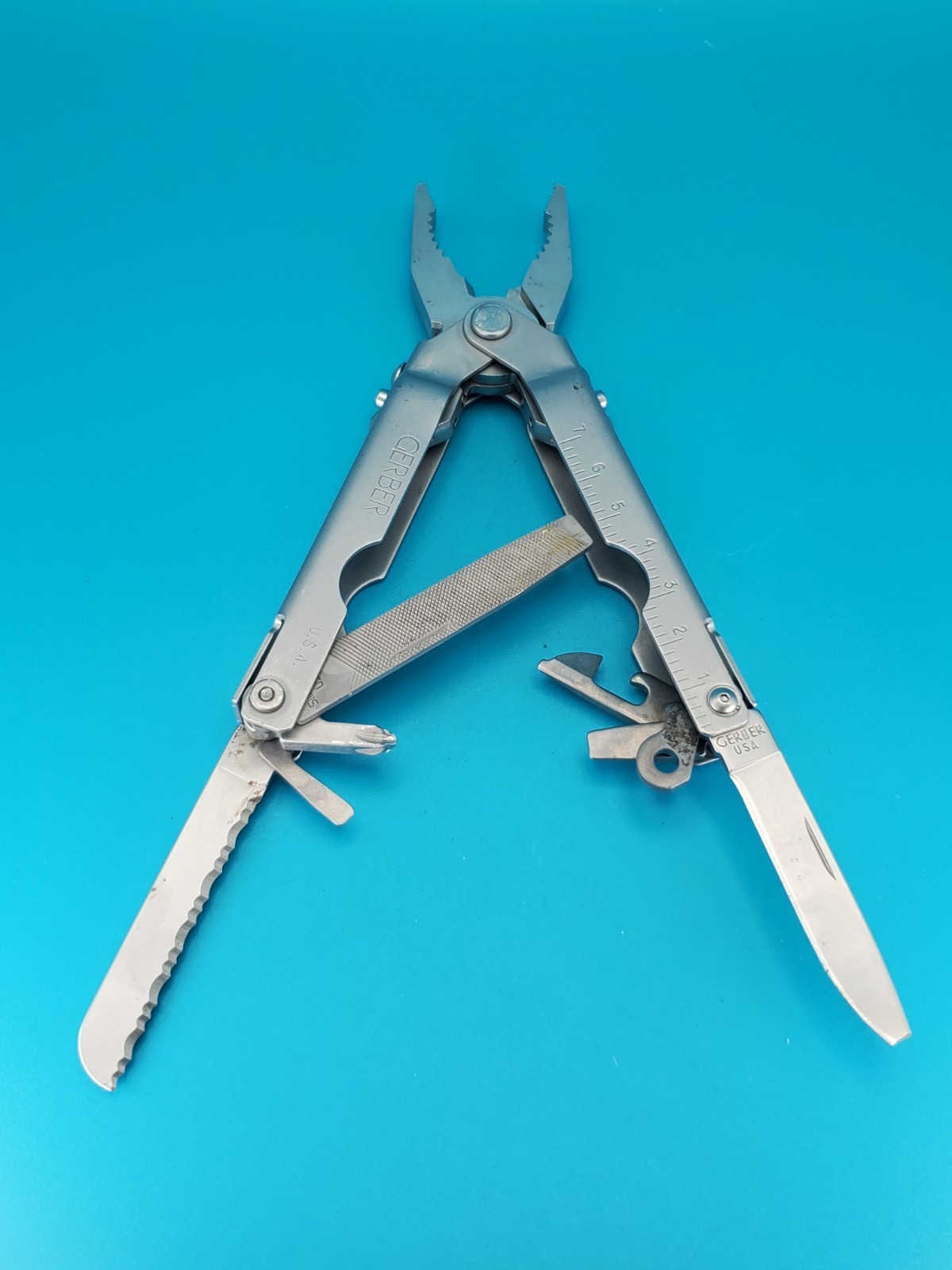 Gerber Vintage Stainless Steel Bluntnose MP400 Multi-Tool! *BLADE CHIPPED*