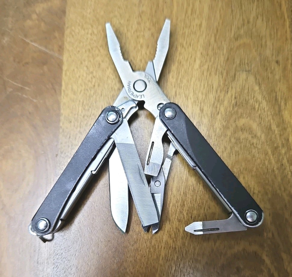 Leatherman Squirt Ps4 Black Keychain Folding Multi Tool Knife EDC