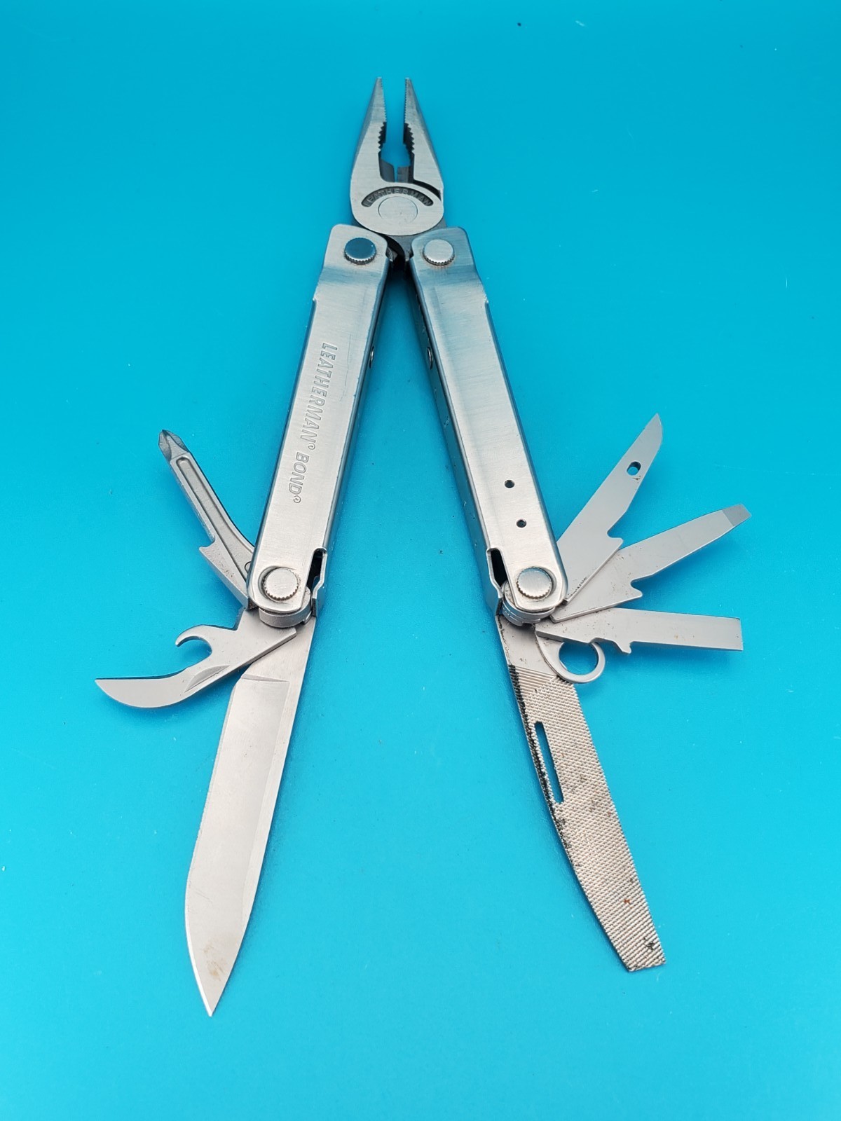 LEATHERMAN Bond Multitool, Stainless Steel Everyday Tool! With Sheath!