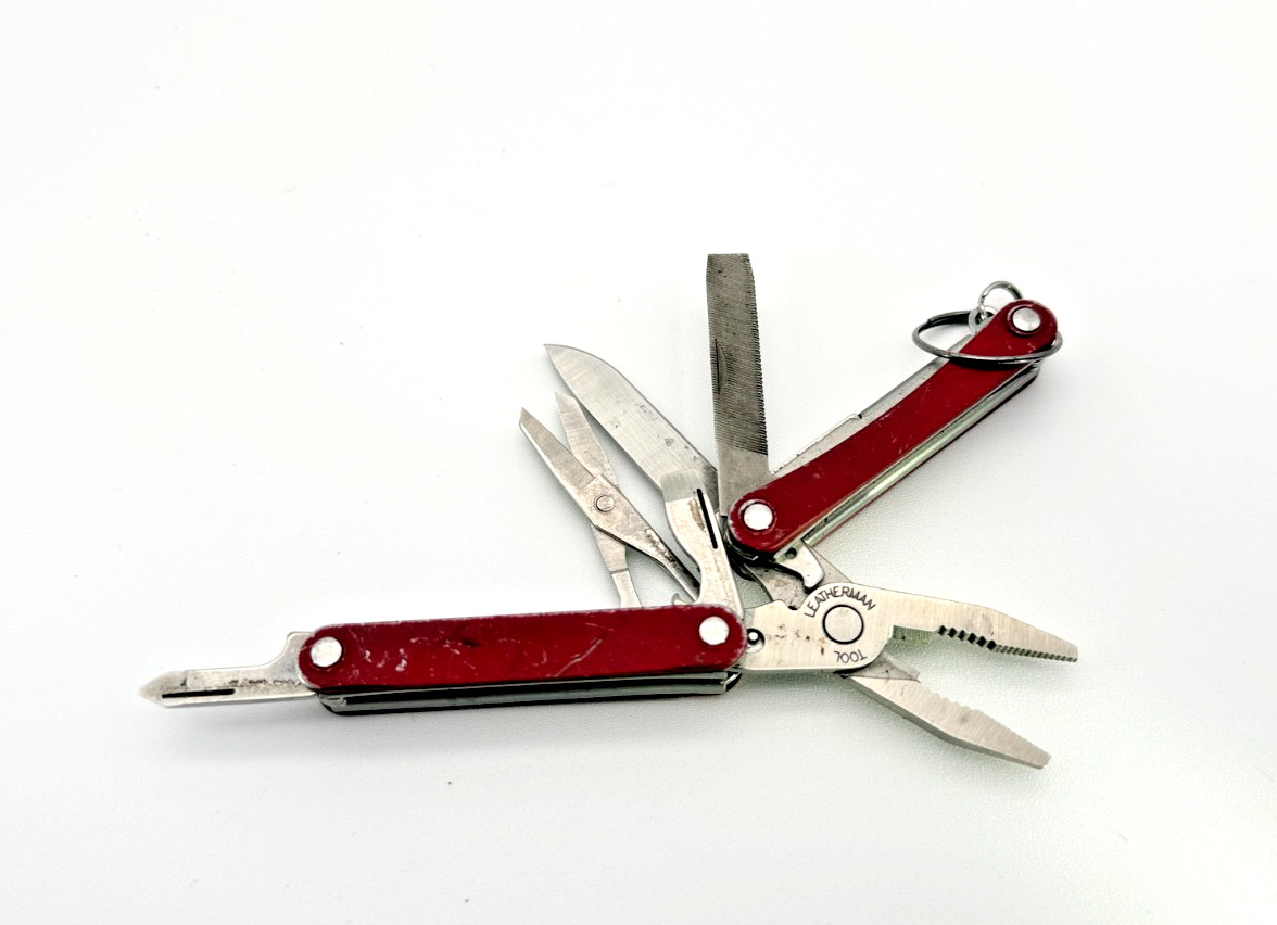 Leatherman Squirt PS4 Multi-Tool – Red – Discontinued Model Vintage Made in USA