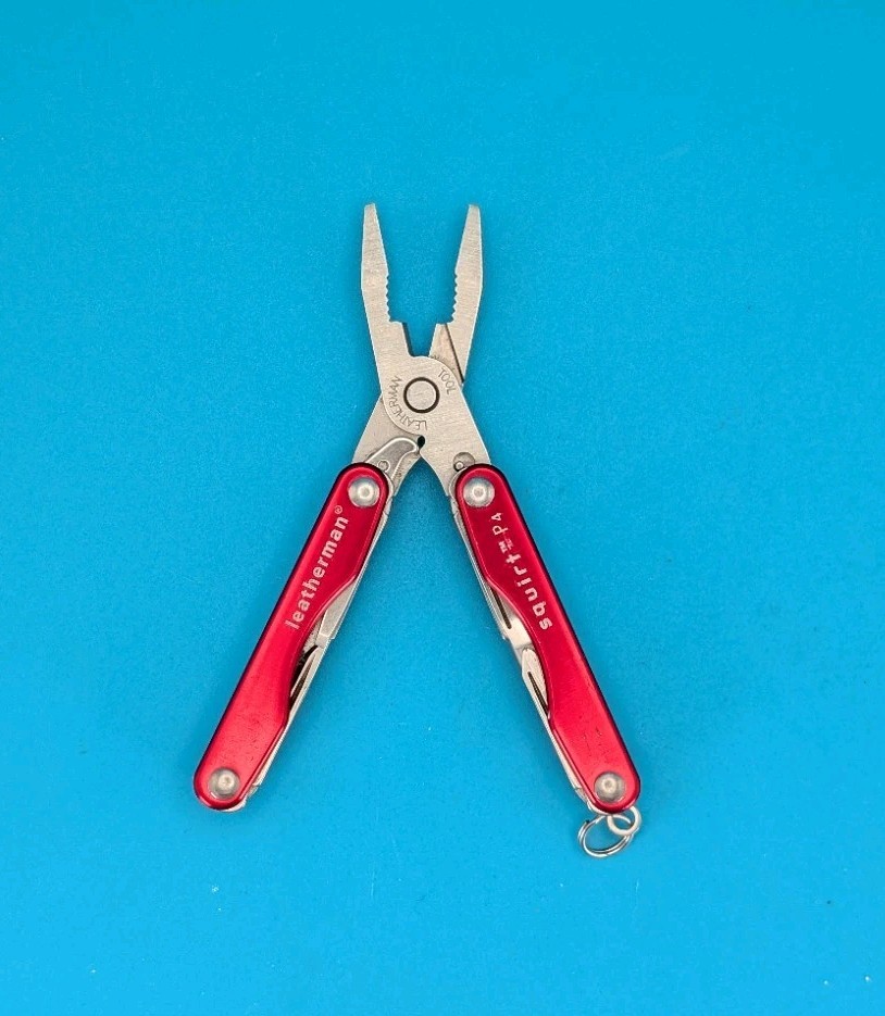 Leatherman Squirt P4 Multi-Tool, Key Ring, Retired, RED! *DPR*