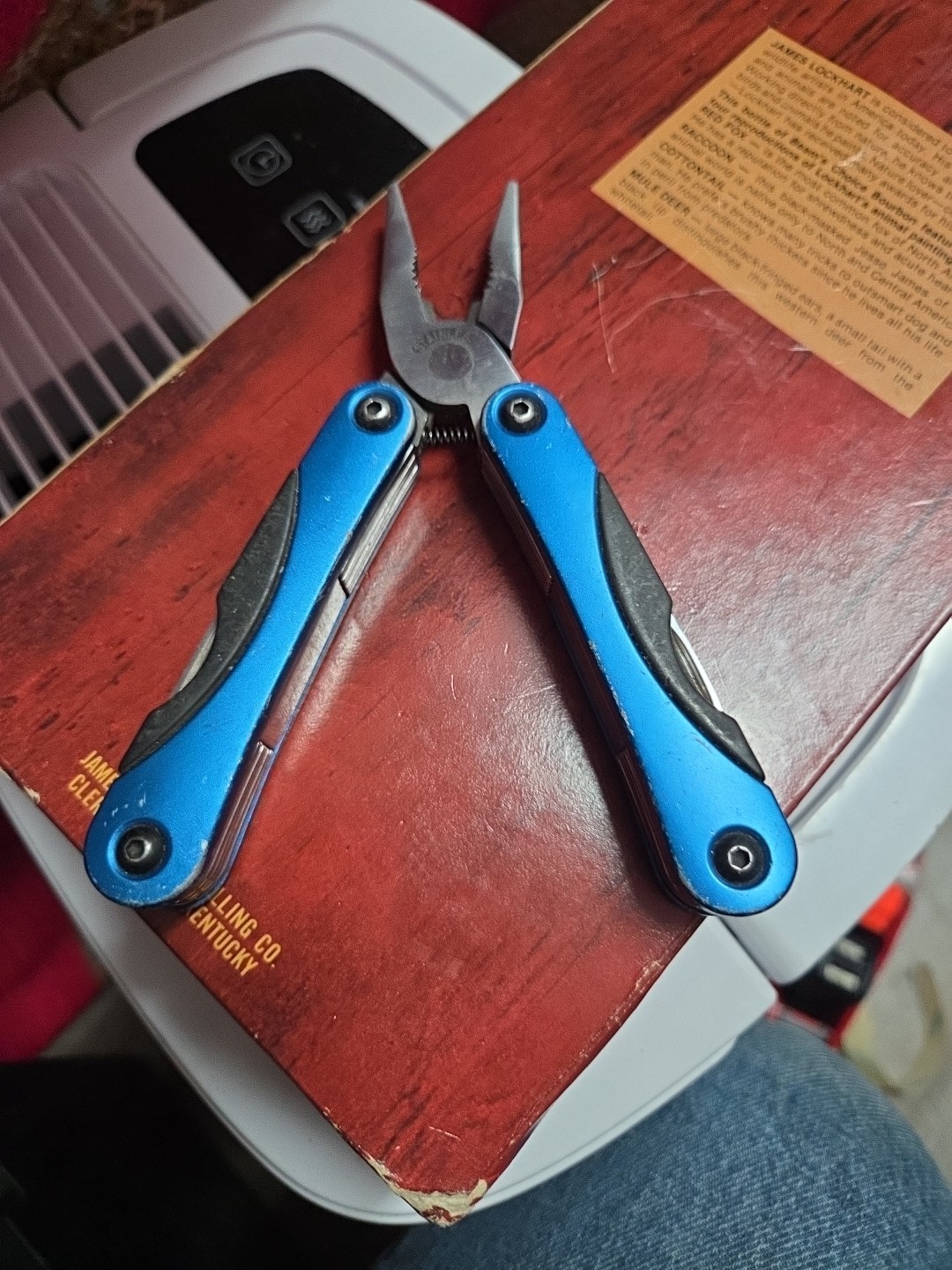 Husky 10 in 1 Folding Pocket Multi Tool Kit Stainless Pliers Knife File – blue