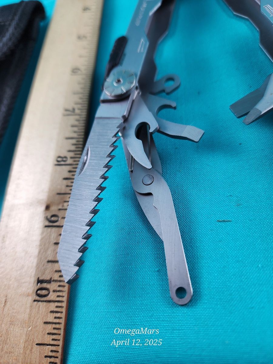 Gerber Multi-Plier Diesel #D1 Looks and feels brand new, w/sheath