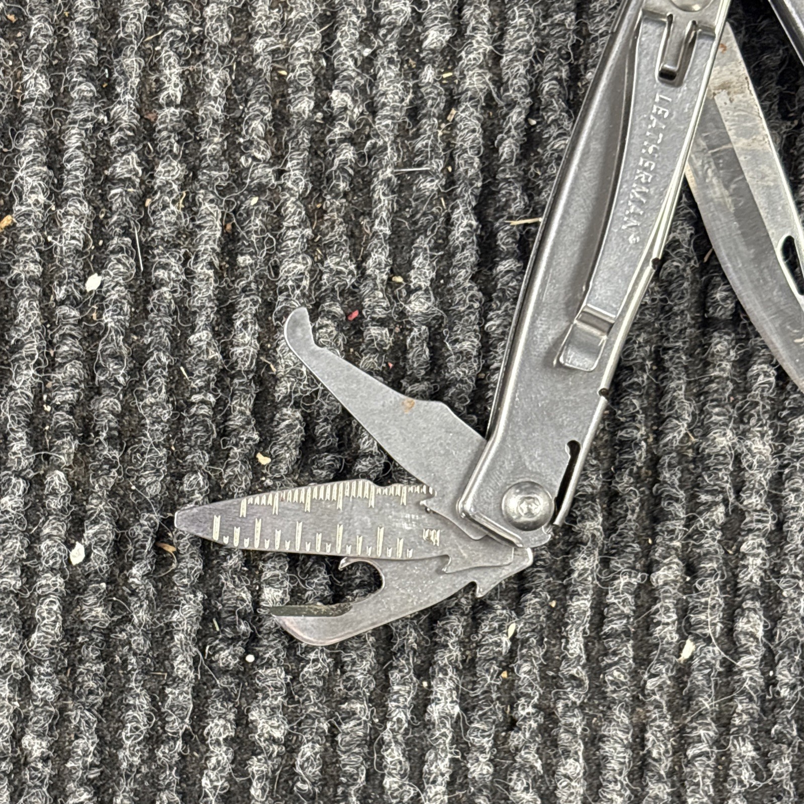 Leatherman Rev 3.8″ Multi-Tool, Stainless! USED (044)