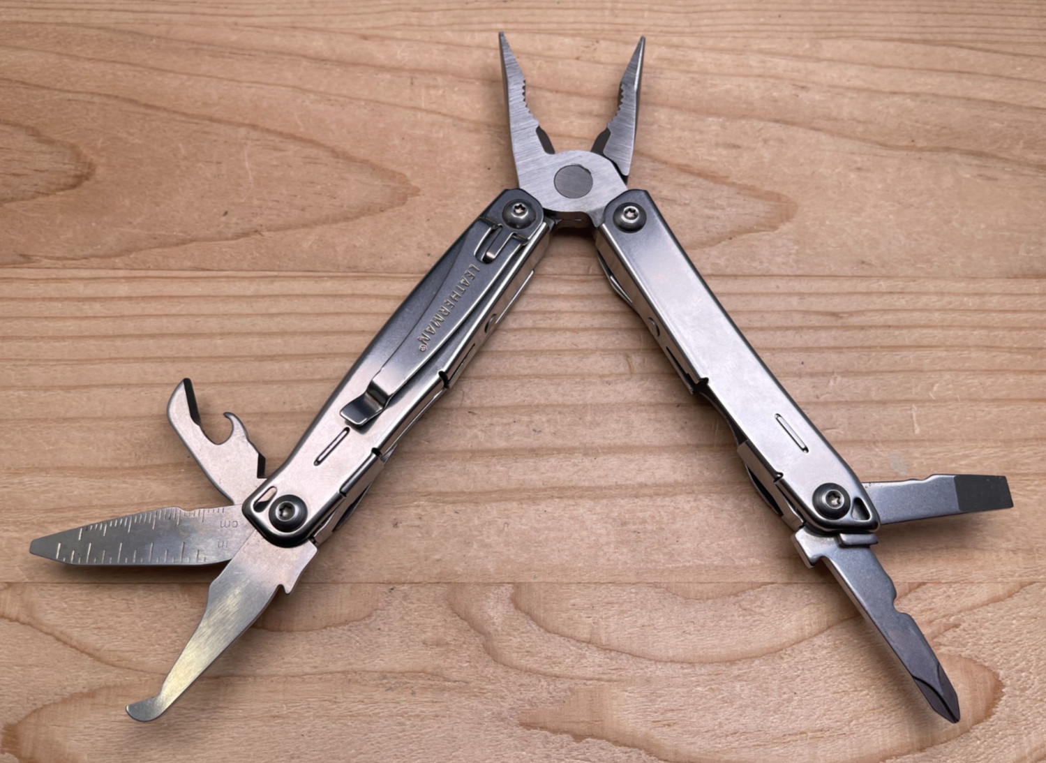 Leatherman Wingman Multi-Tool Knife 12/15 – Stainless Steel, Pocket Clip