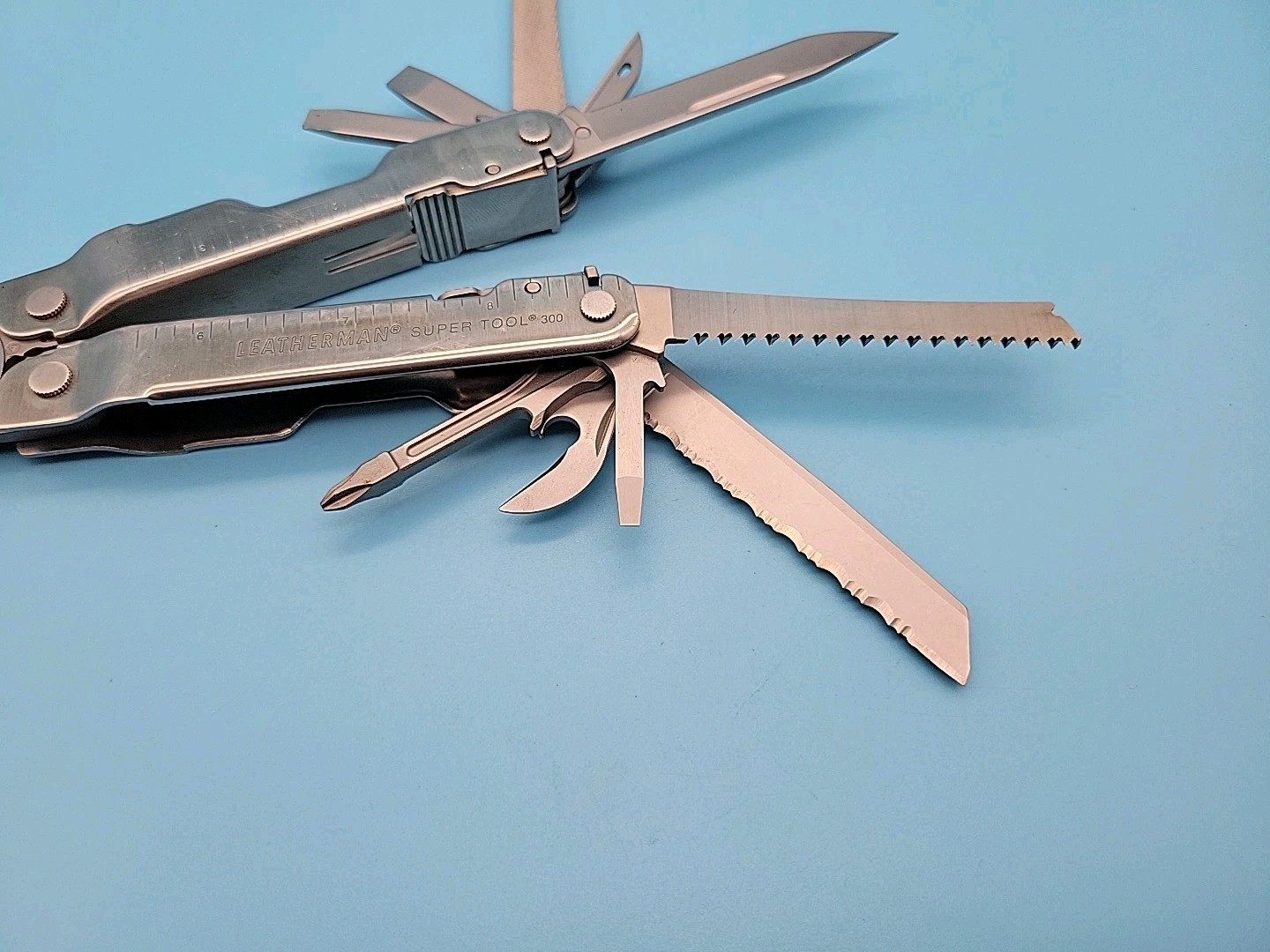 Leatherman Super Tool 300 Multi Tool w/ Sheath – Dated 2018 – Pliers, Knife, Saw