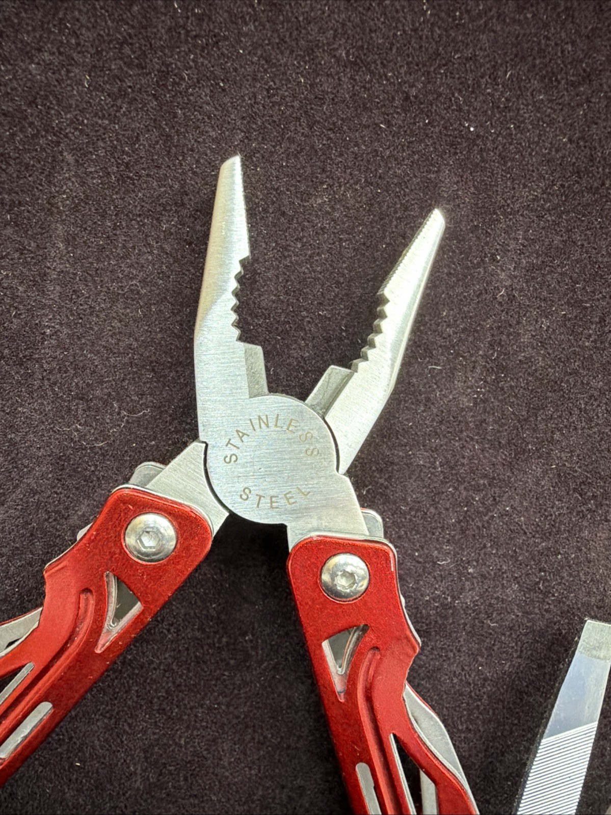 Snap On Red 9-in-1 Stainless Steel Easy Grip Multi-Tool With Sheath
