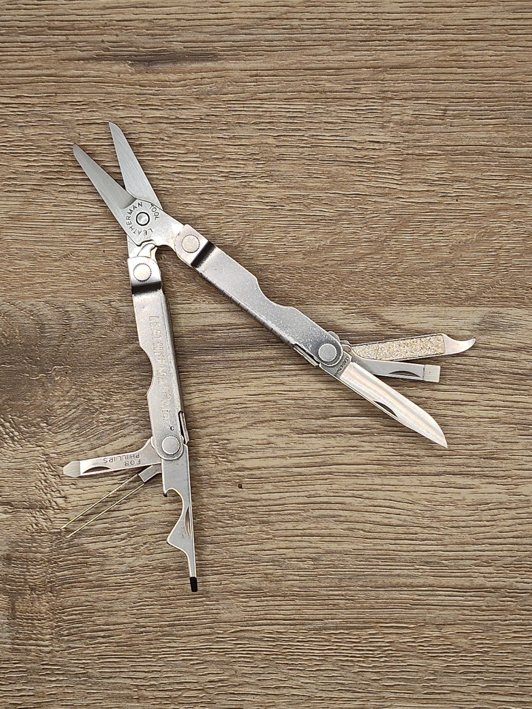 Leatherman Micra Multi-Tool, Knife, Scissors, Key Ring, GRAY!
