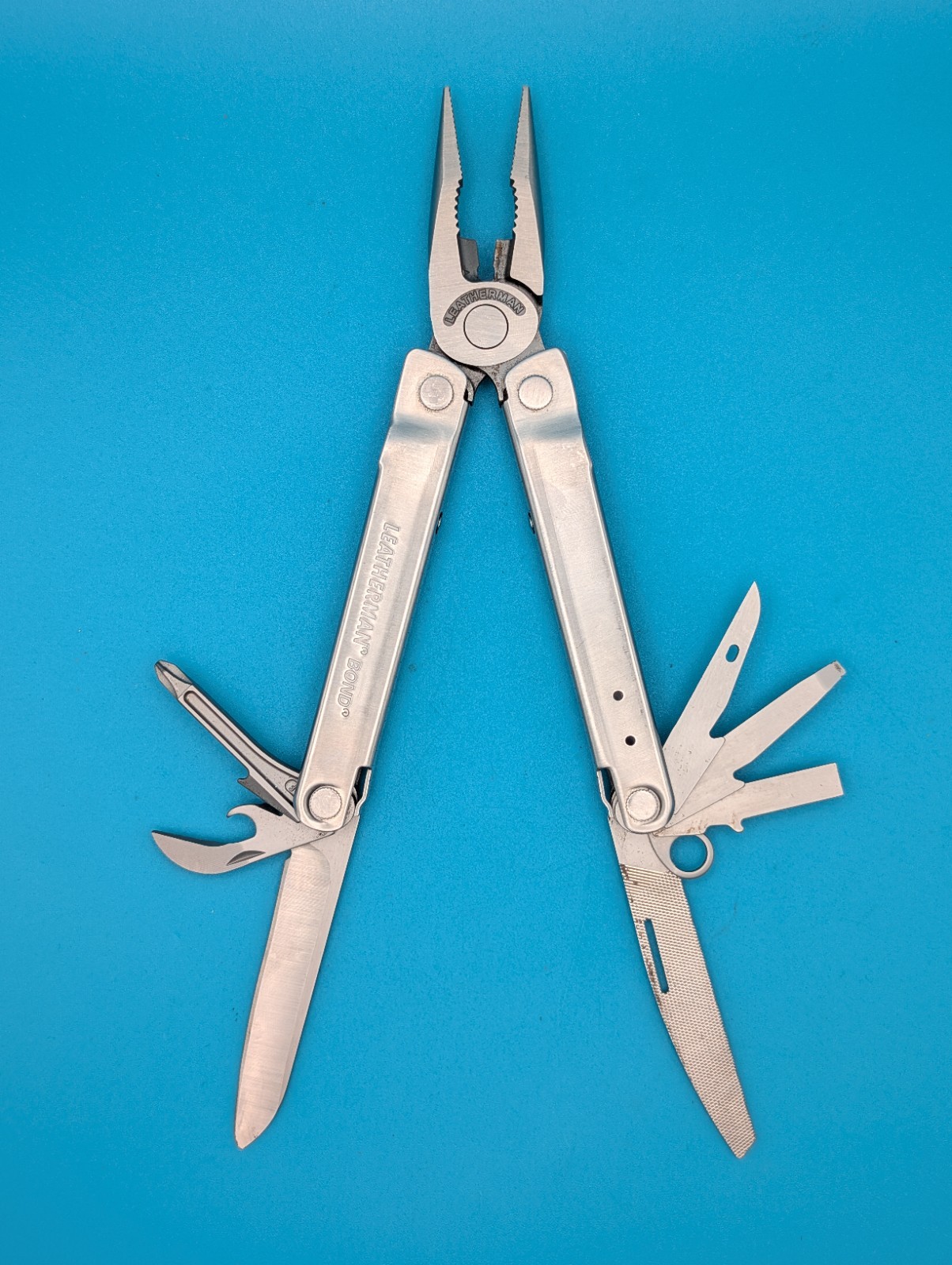 LEATHERMAN Bond Multitool, Stainless Steel Everyday Tool!
