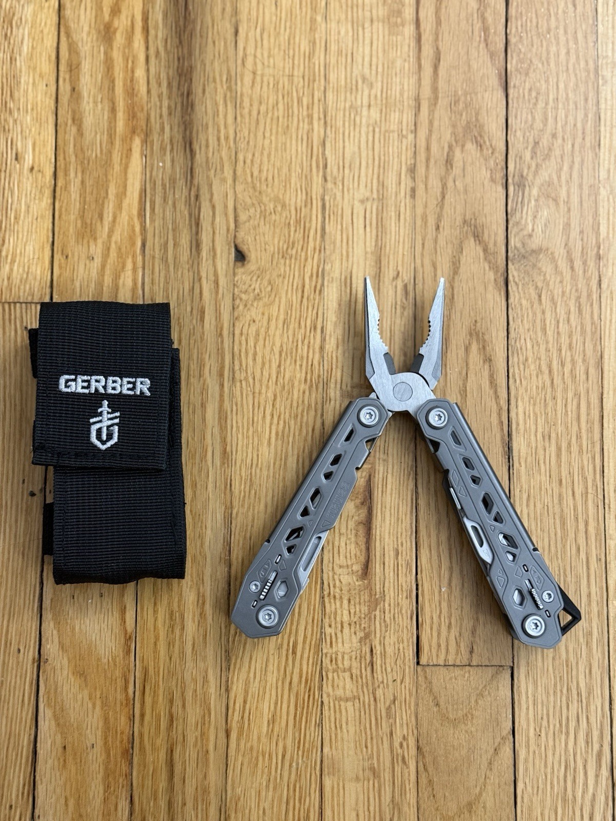 Gerber Truss Needle Nose Pliers Multi-Tool with MOLLE Sheath NEW