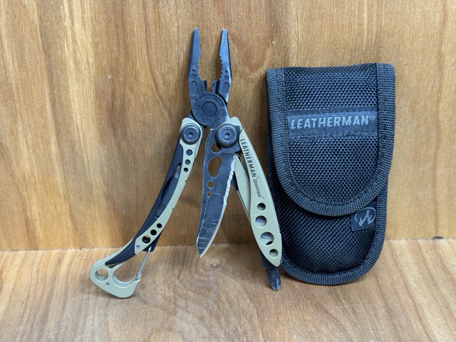 LEATHERMAN SKELETOOL Coyote/Black Multi Tool Combo Blade EXCELLENT!