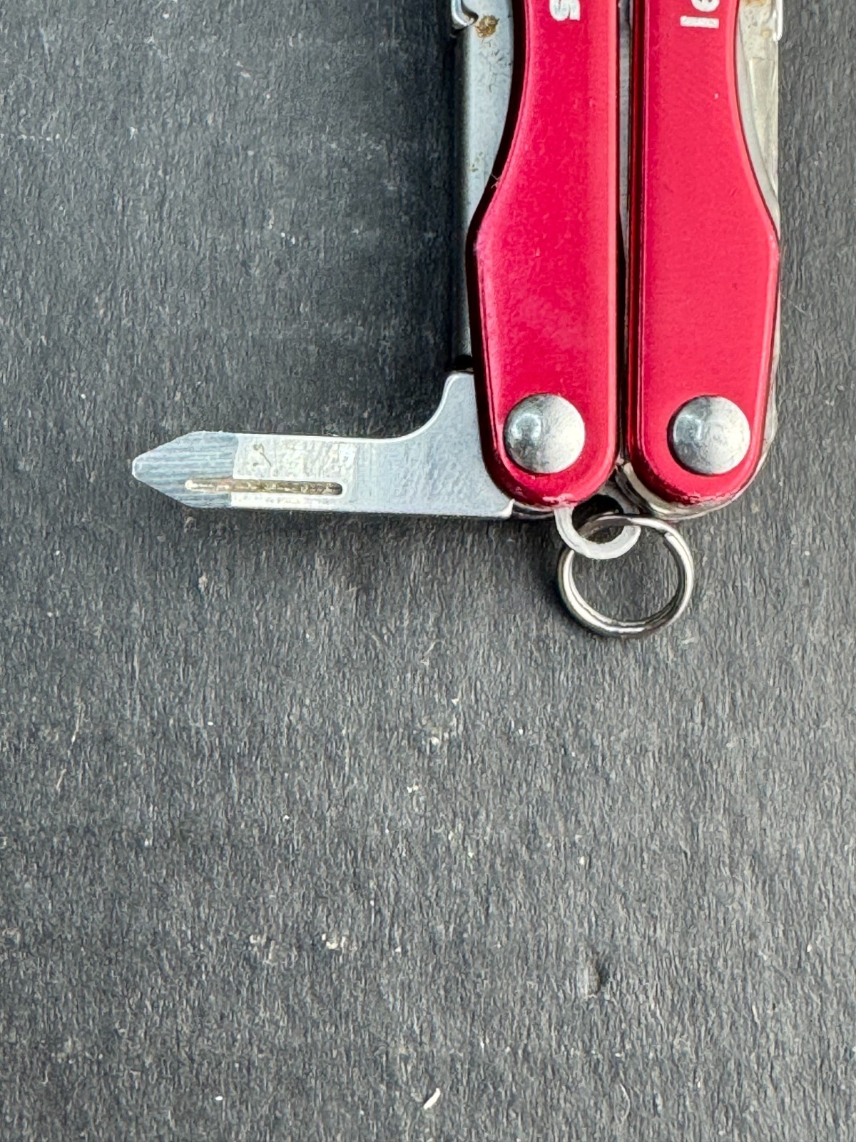 Leatherman Squirt S4 Stainless Steel Multitool Keychain – red