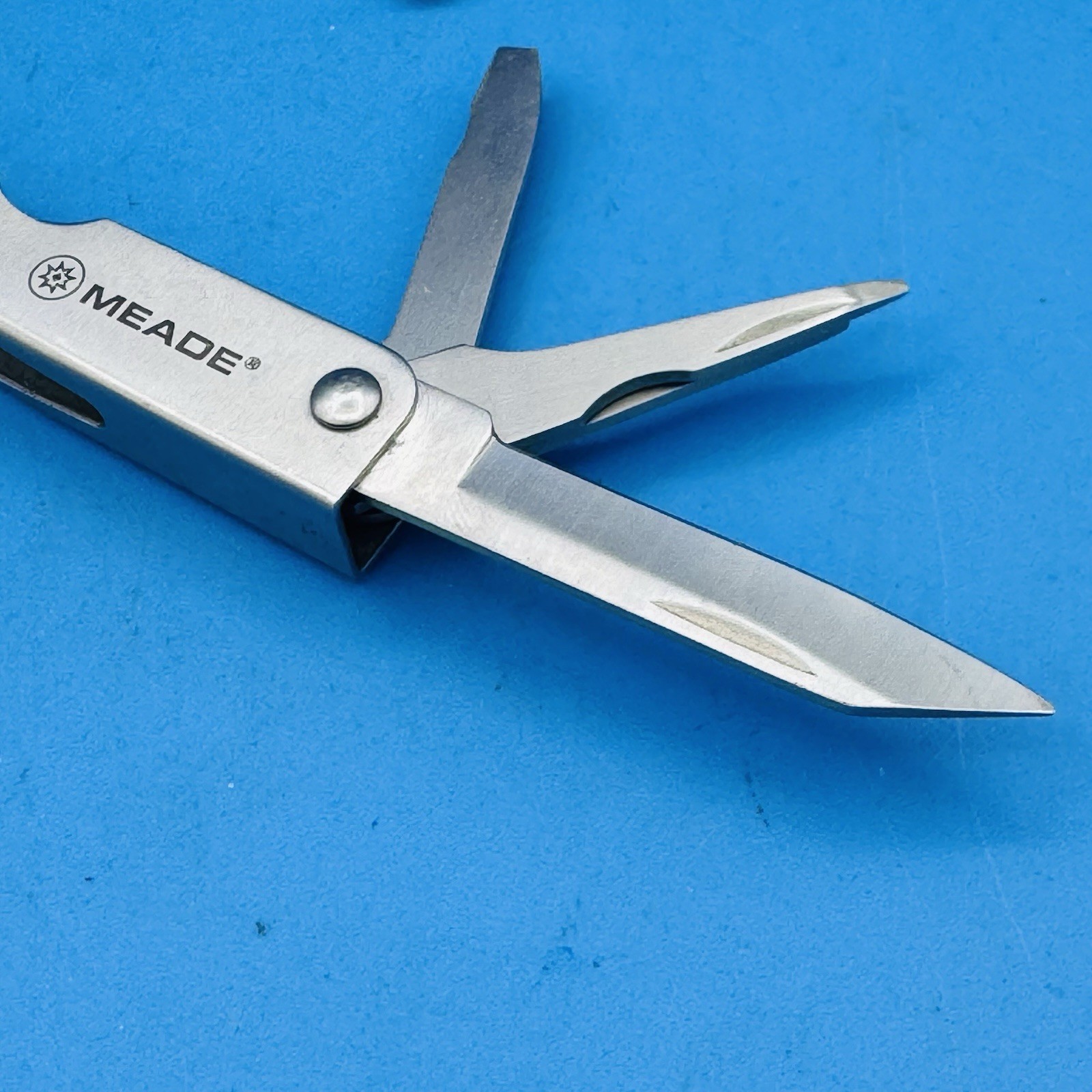 7-in-1 Meade Multi Tool Pliers Knife Saw File Screwdrivers EDC Tool