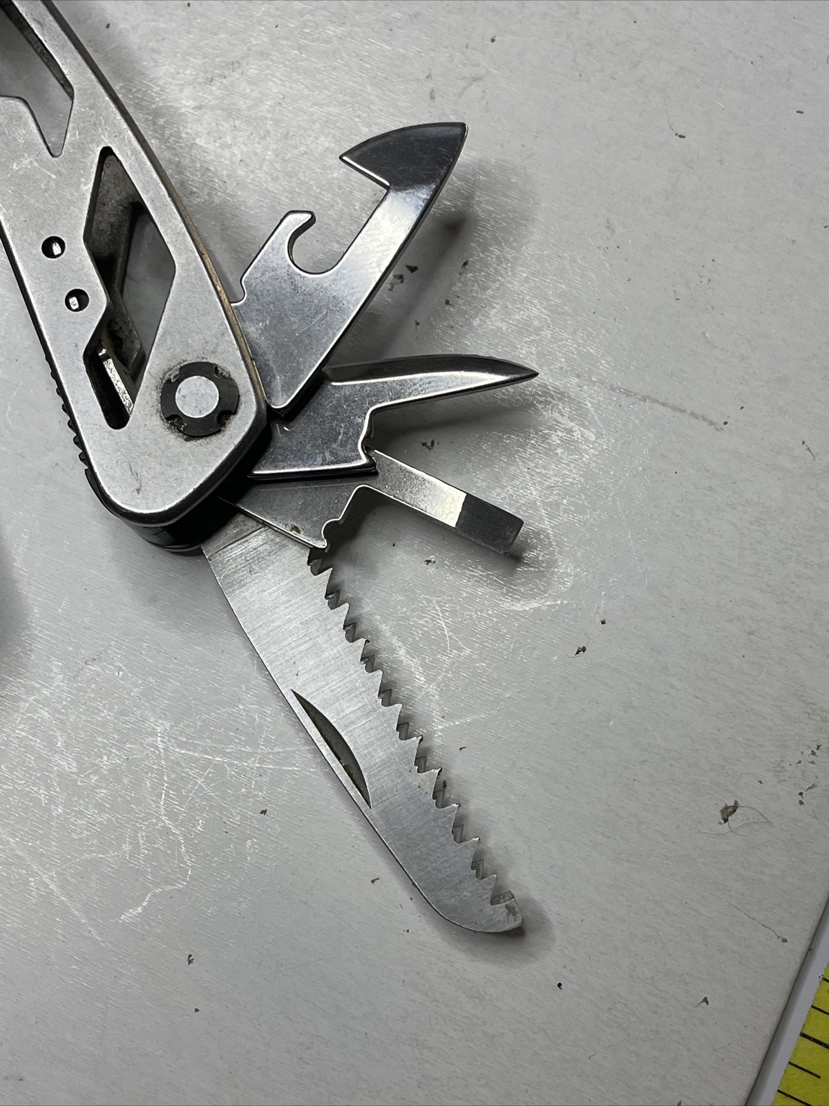 STANLEY MUTI TOOL STAINLESS 2CR 9 TOOL FUNCTIONS