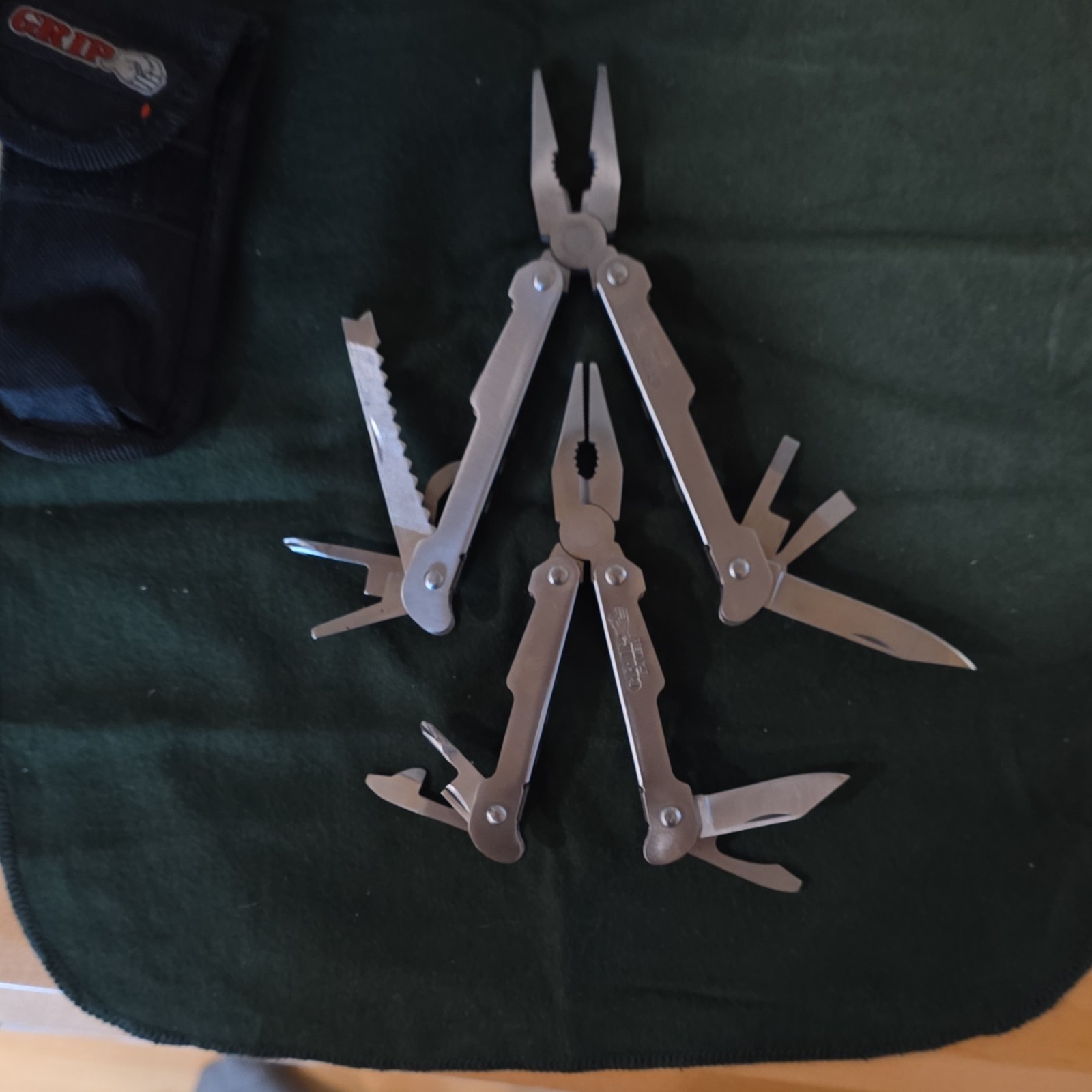 GRIP Stainless Steel Multi-Tools Plier Knife Screwdriver Silver Sheath