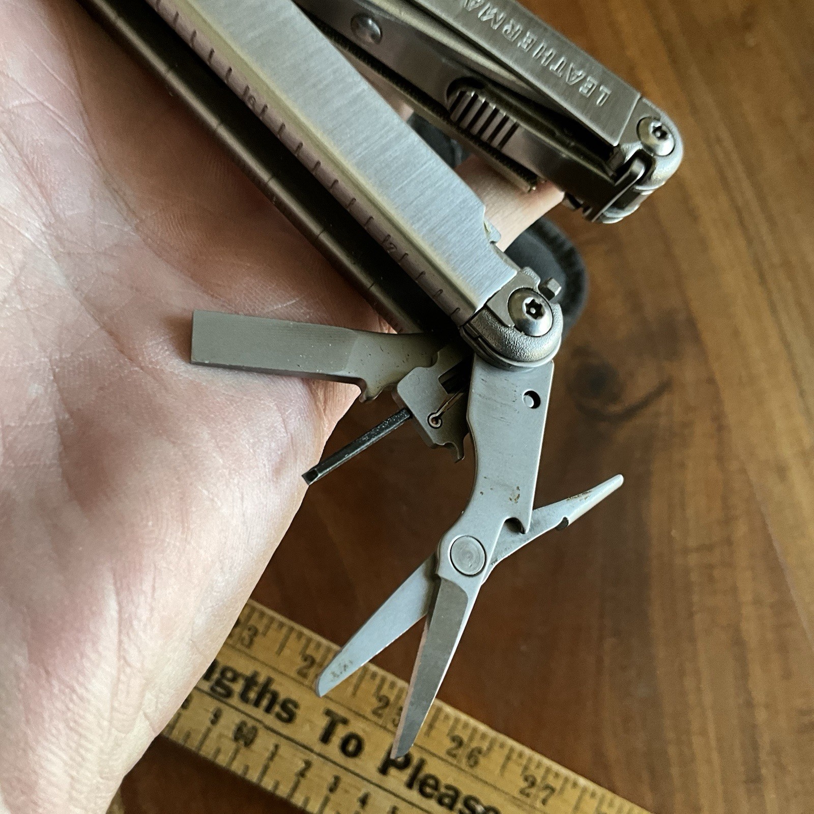 Leatherman WAVE Multi-Tool Date Code 0407 (Apr 2007) with Sheath